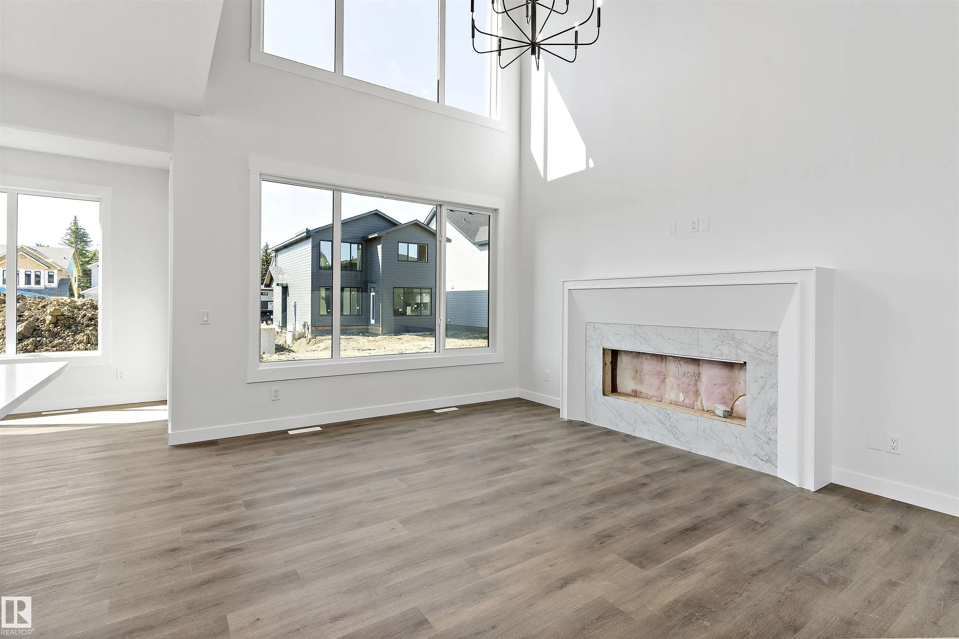 1075 Cristall Crescent