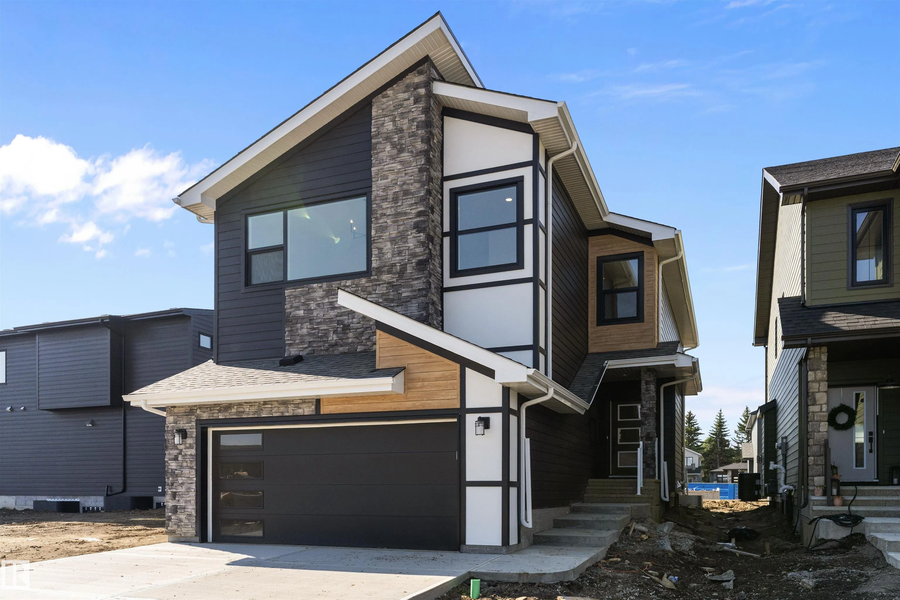 1075 Cristall Crescent