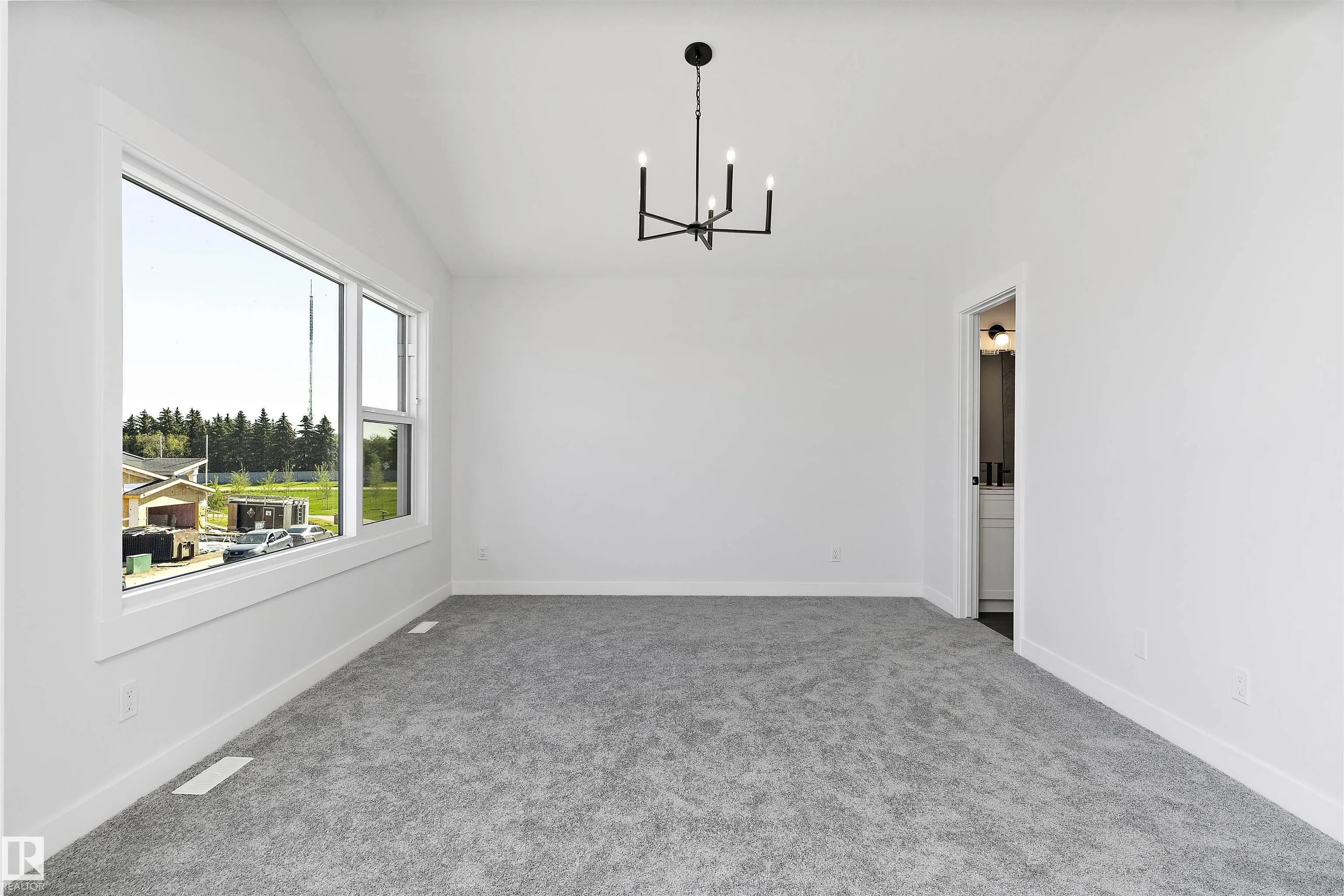 1075 Cristall Crescent