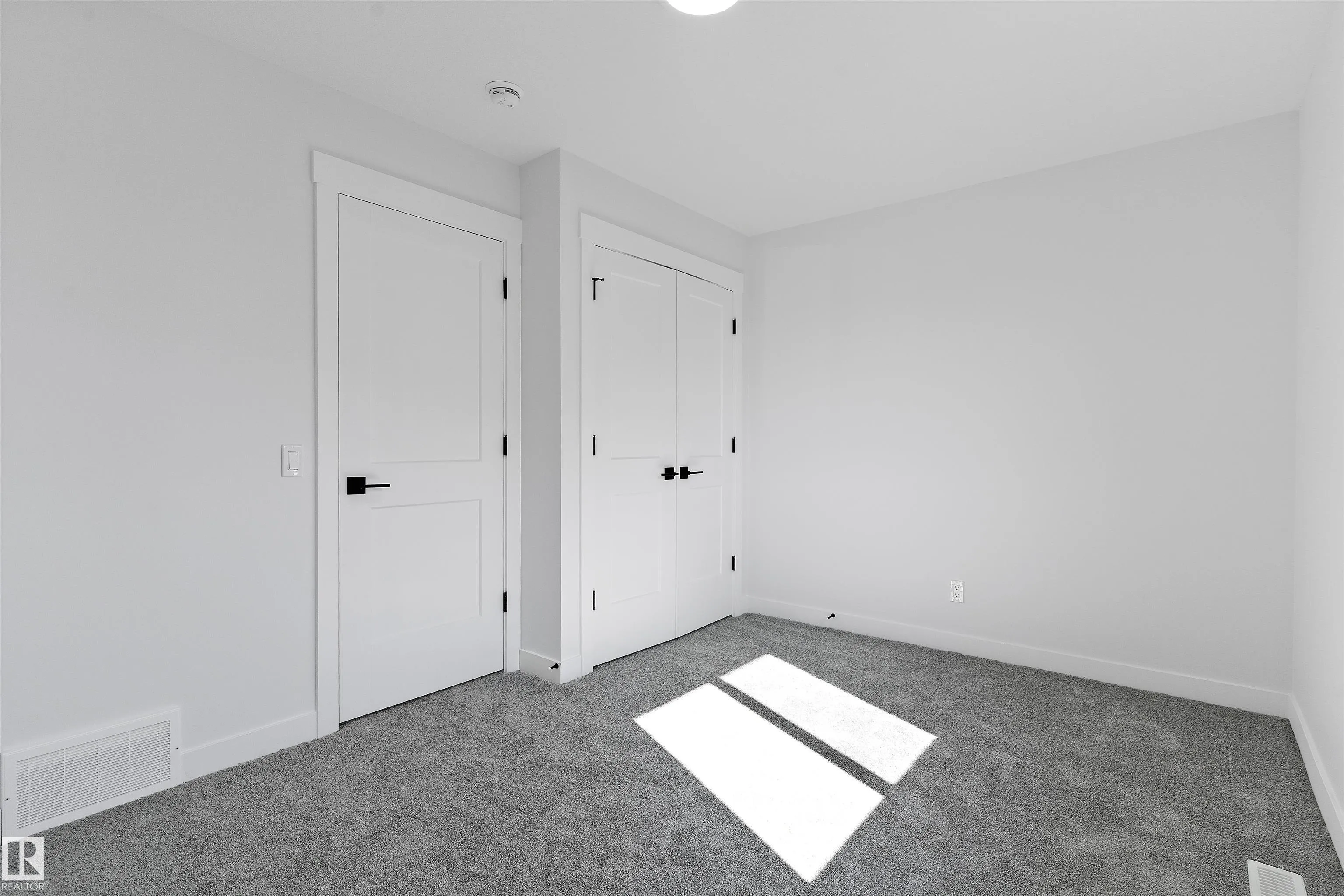 1075 Cristall Crescent
