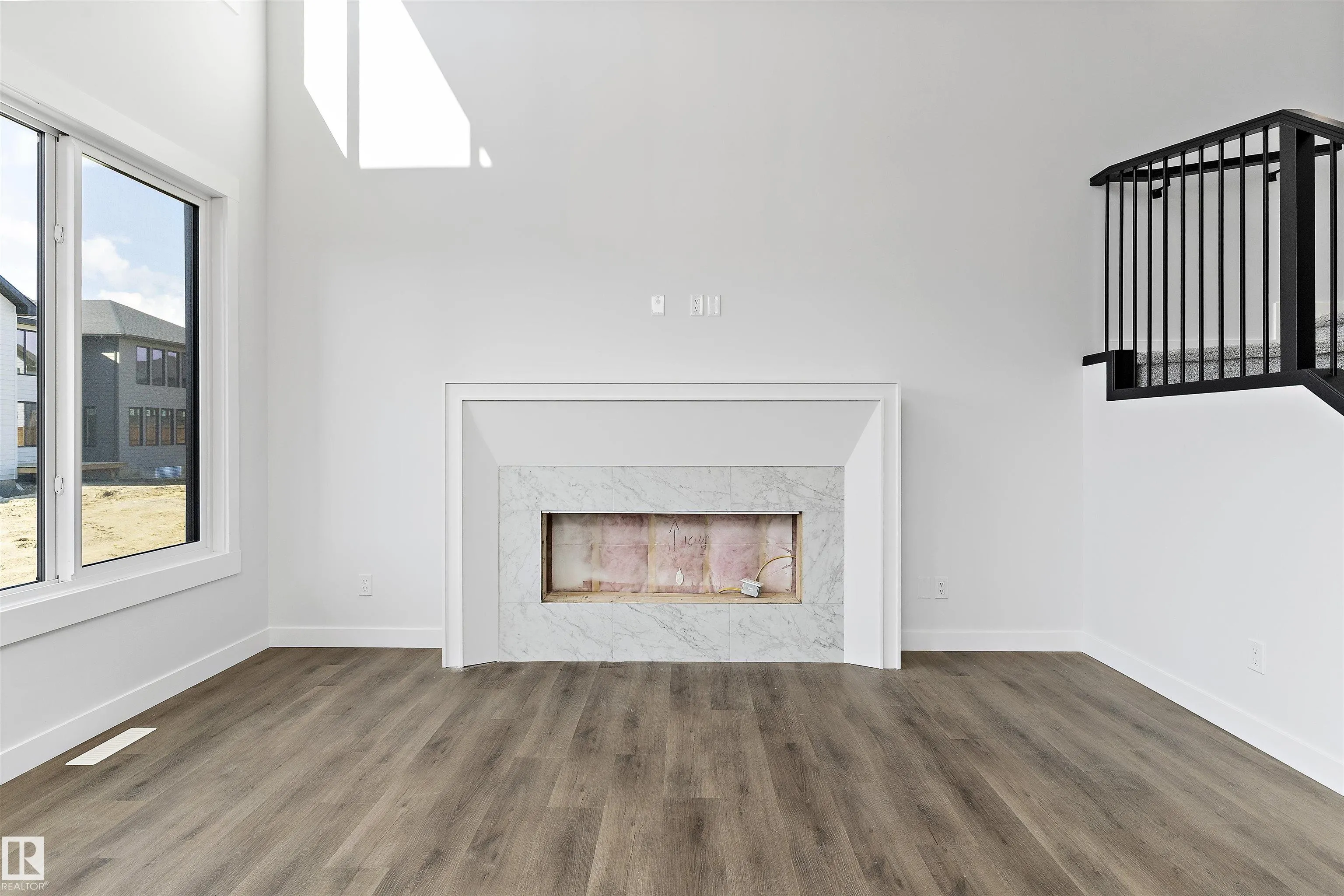 1075 Cristall Crescent