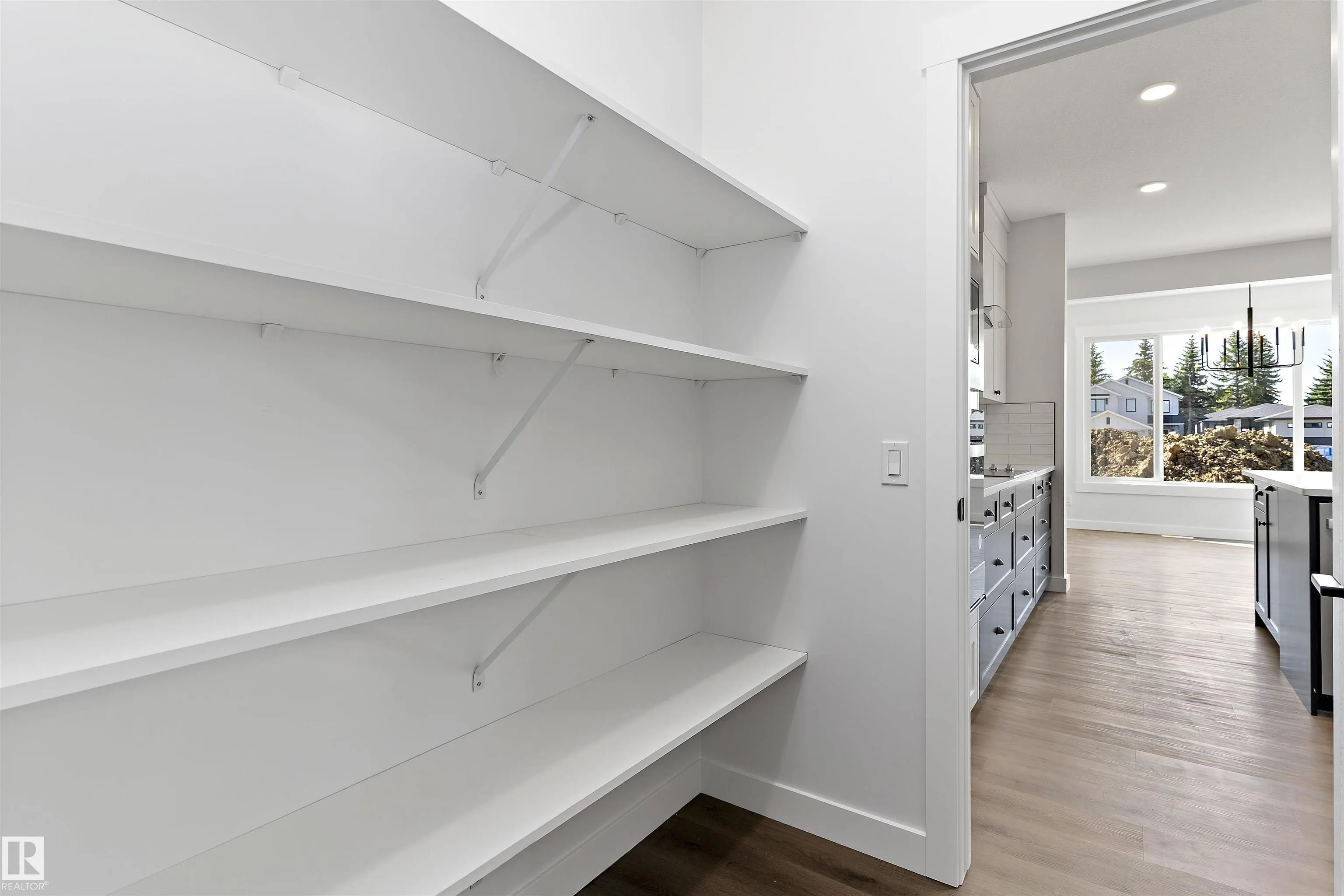 1075 Cristall Crescent