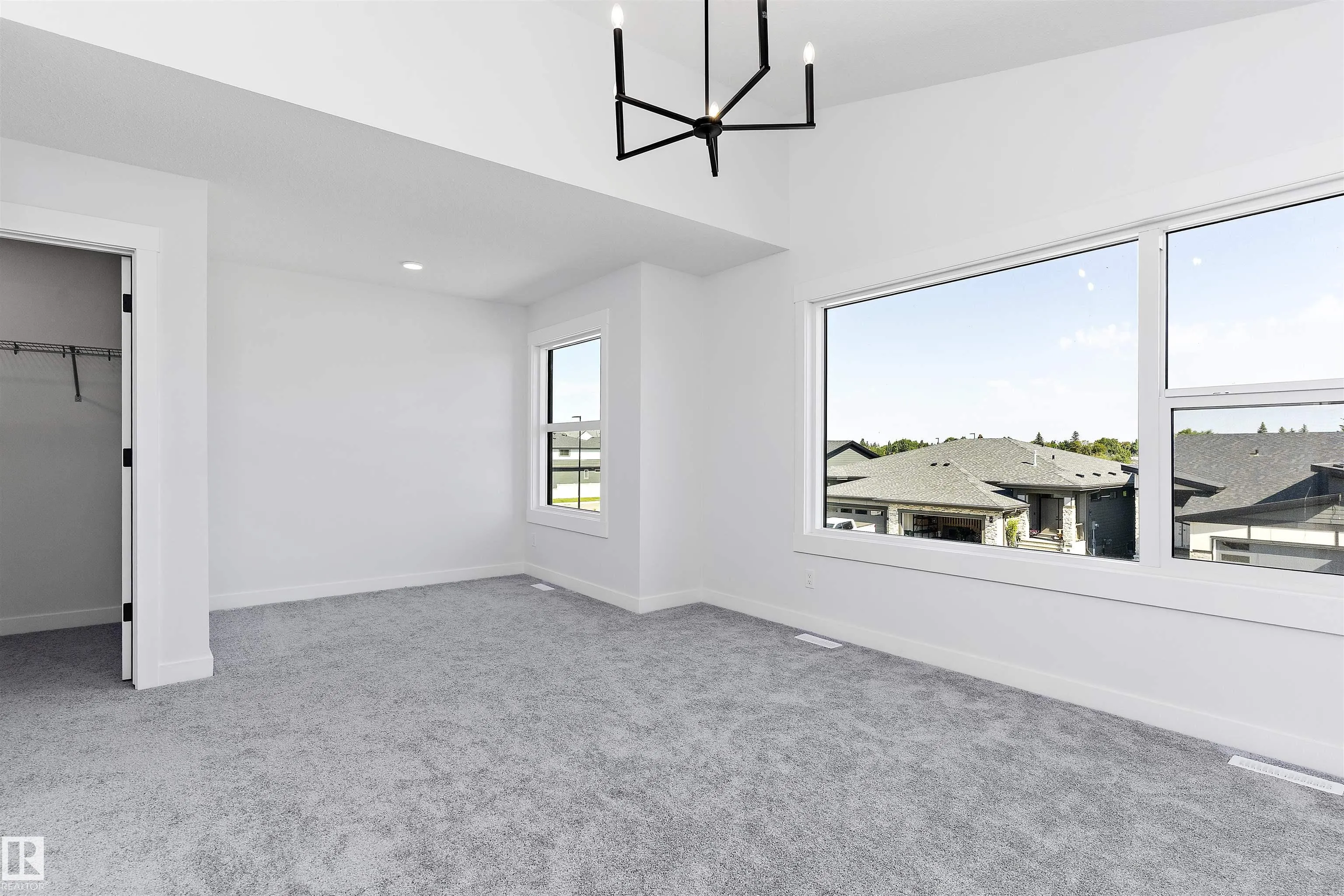 1075 Cristall Crescent