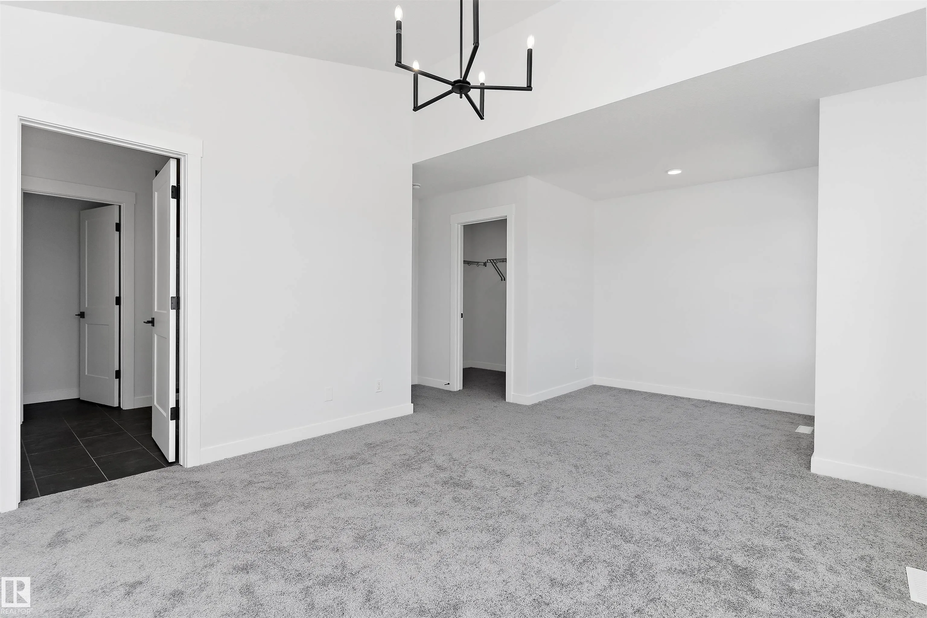 1075 Cristall Crescent