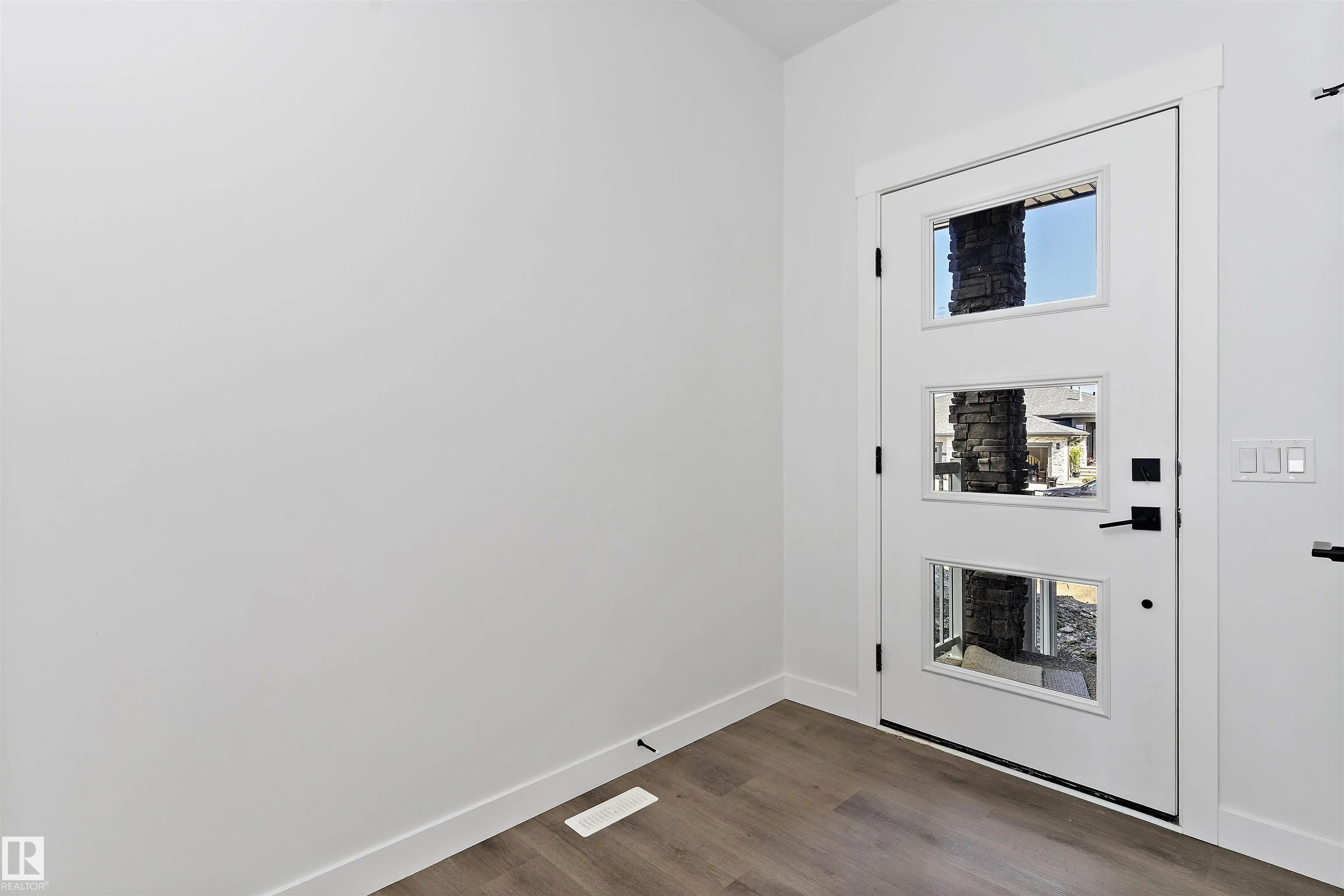1075 Cristall Crescent