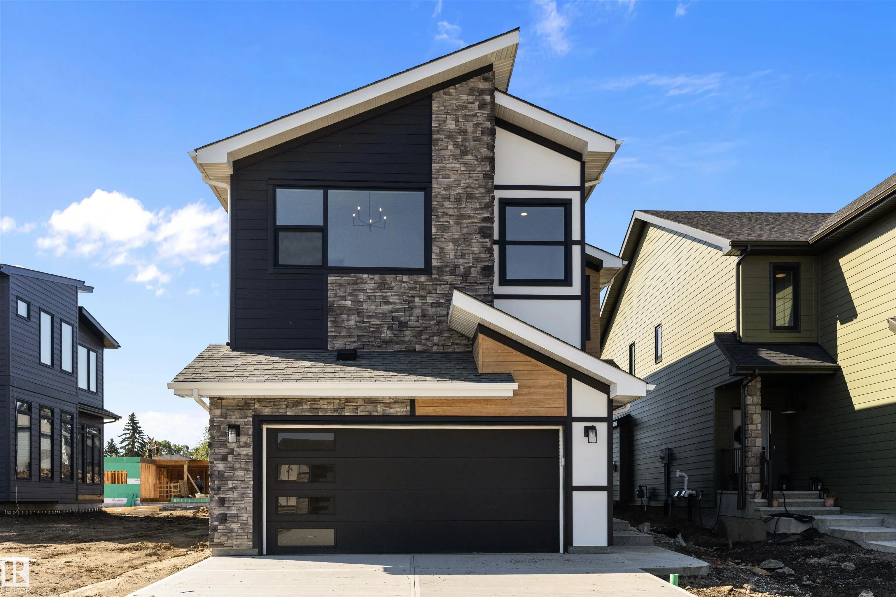 1075 Cristall Crescent