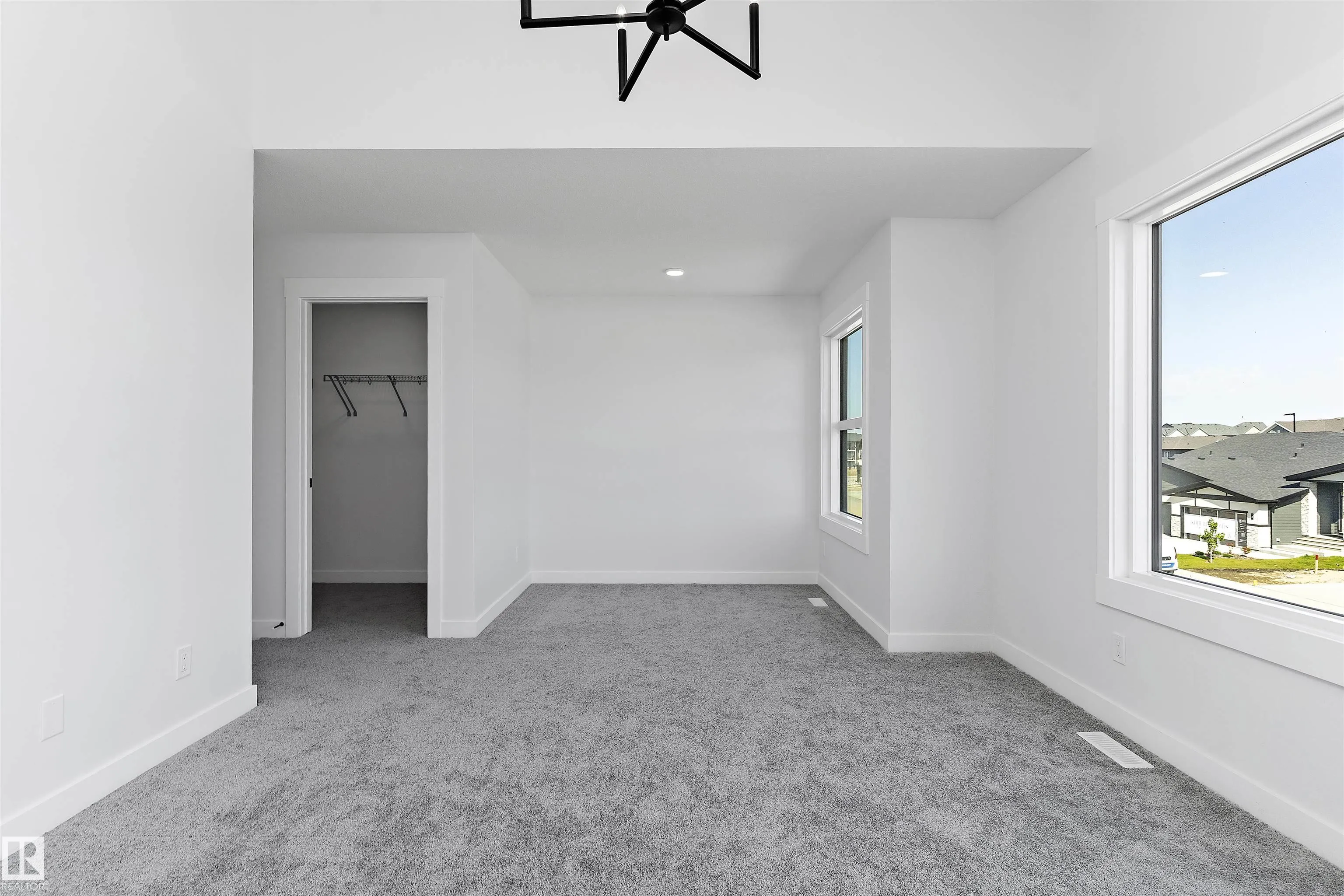 1075 Cristall Crescent