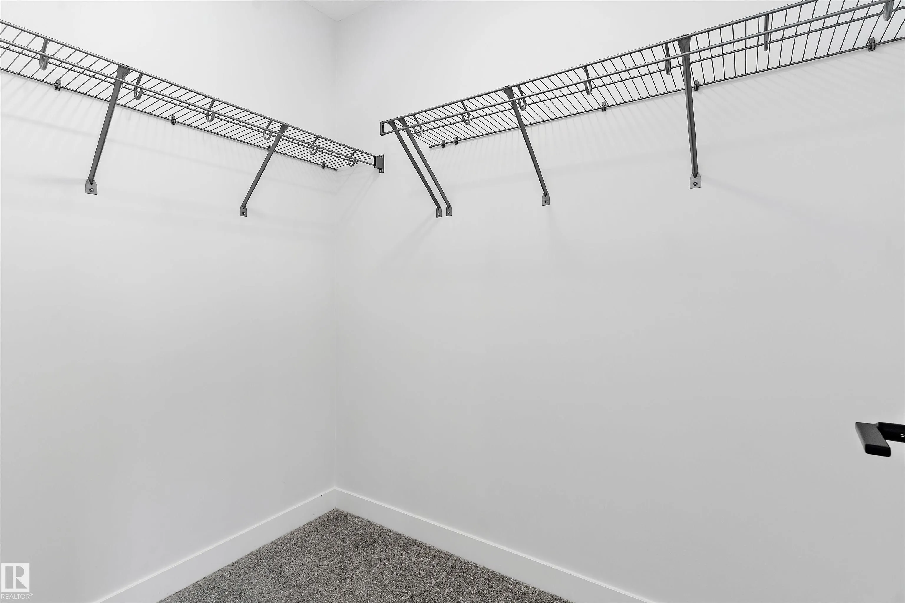 1075 Cristall Crescent