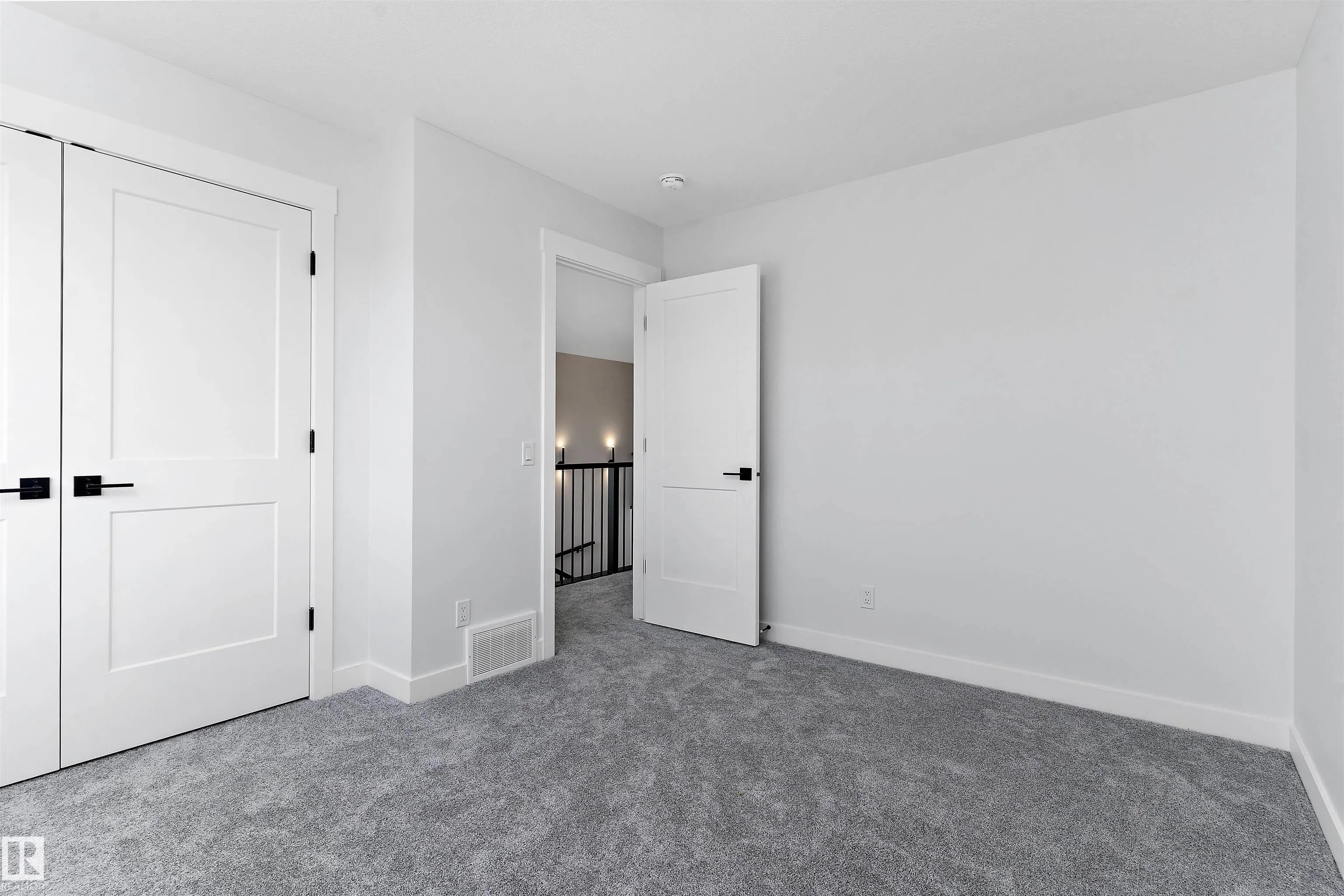 1075 Cristall Crescent
