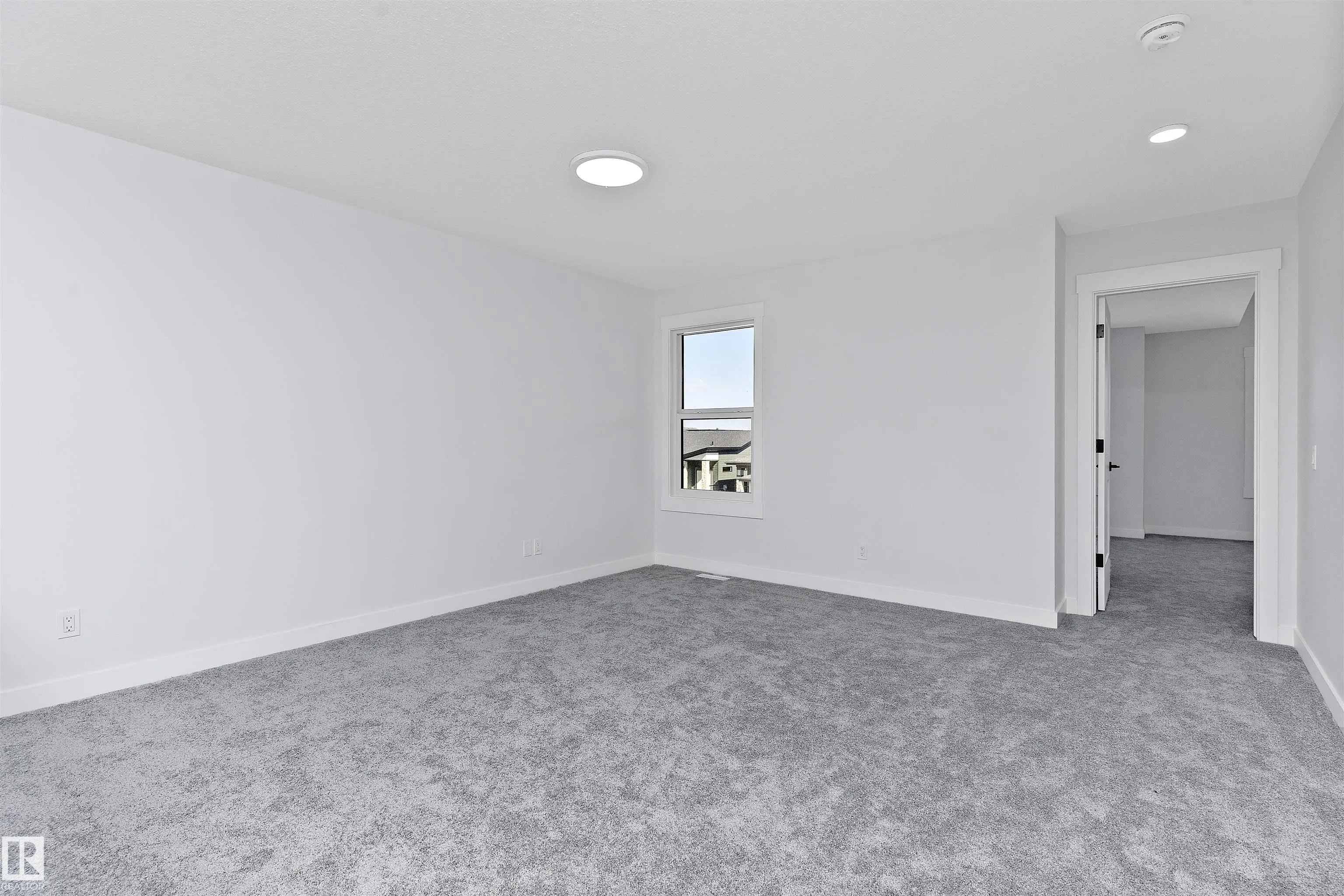 1075 Cristall Crescent
