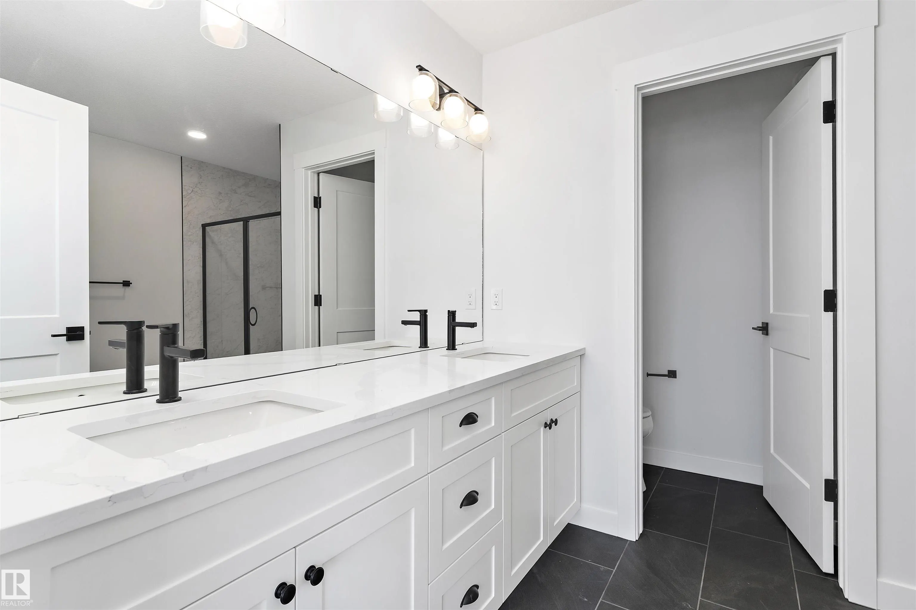1075 Cristall Crescent