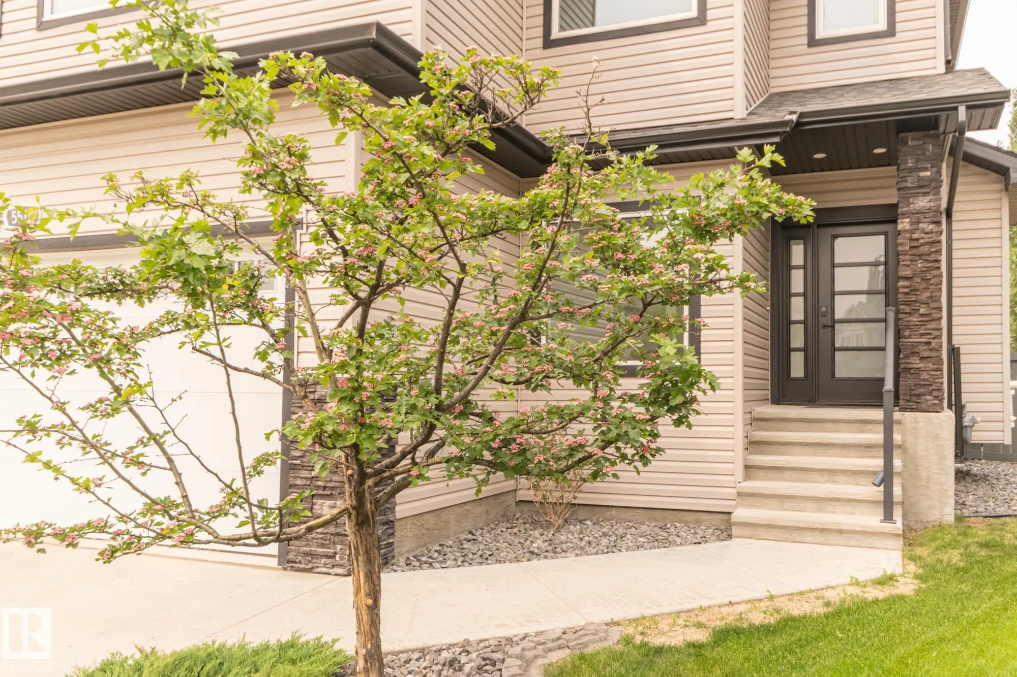5512 ETOILE Court