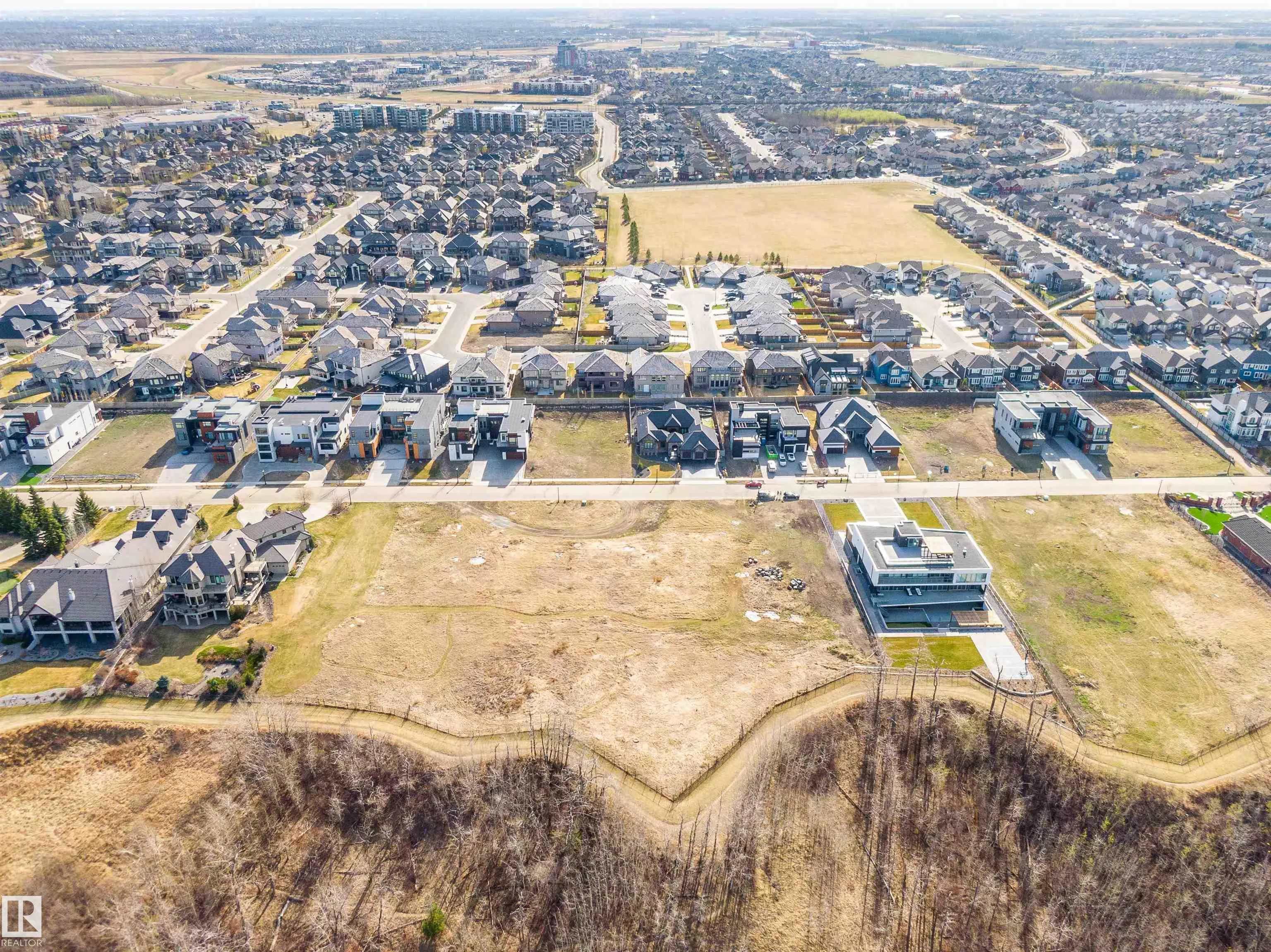 32 WINDERMERE Drive