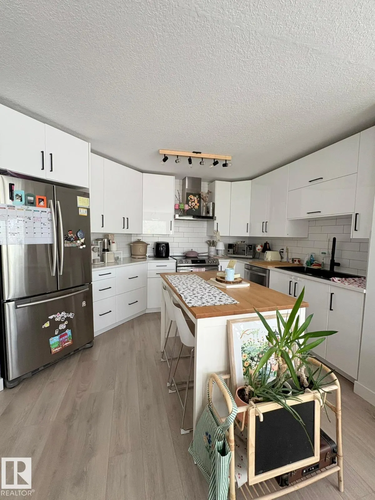 3 PERRON Street