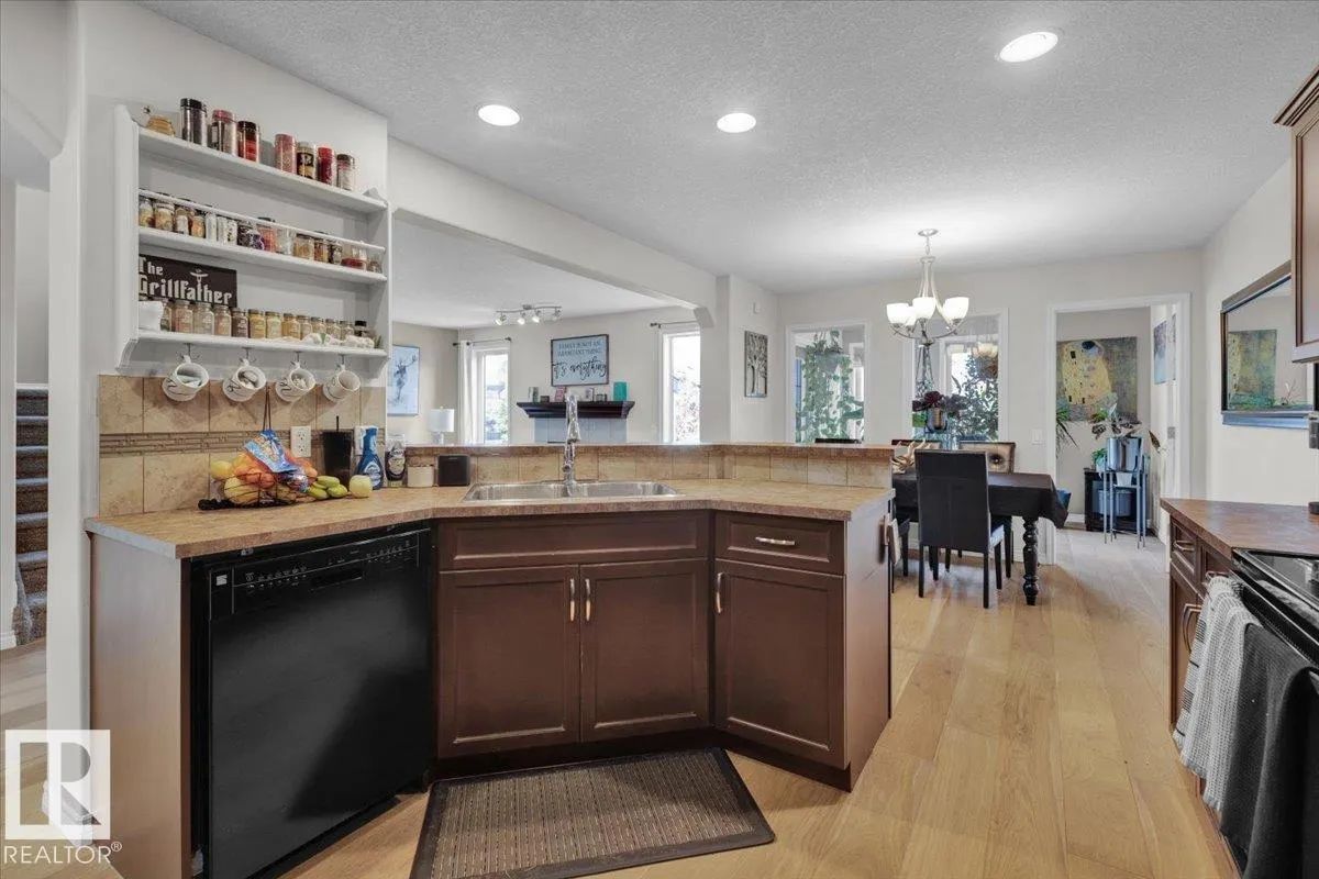 815 FOXWOOD Bay