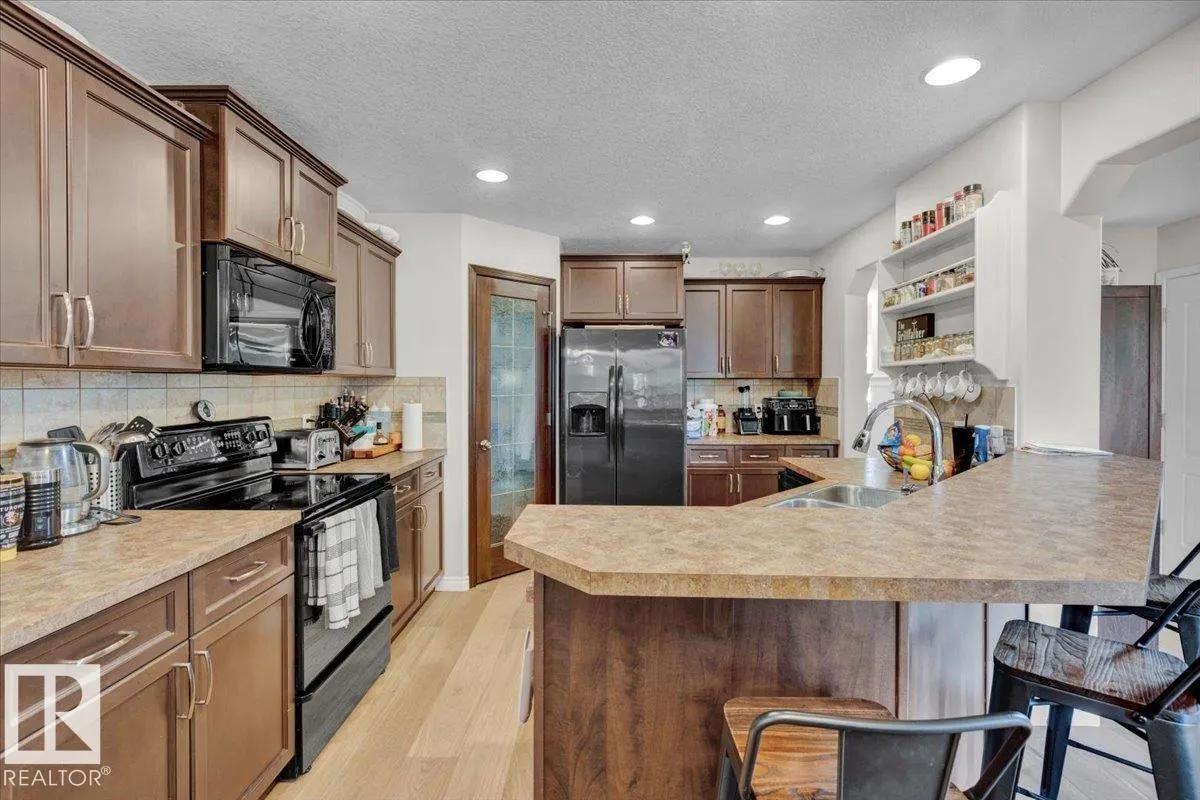 815 FOXWOOD Bay