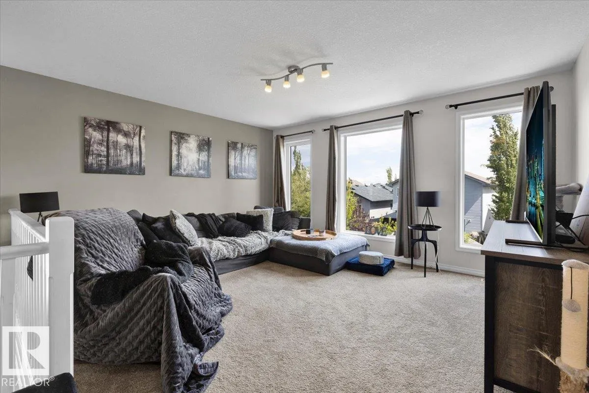 815 FOXWOOD Bay