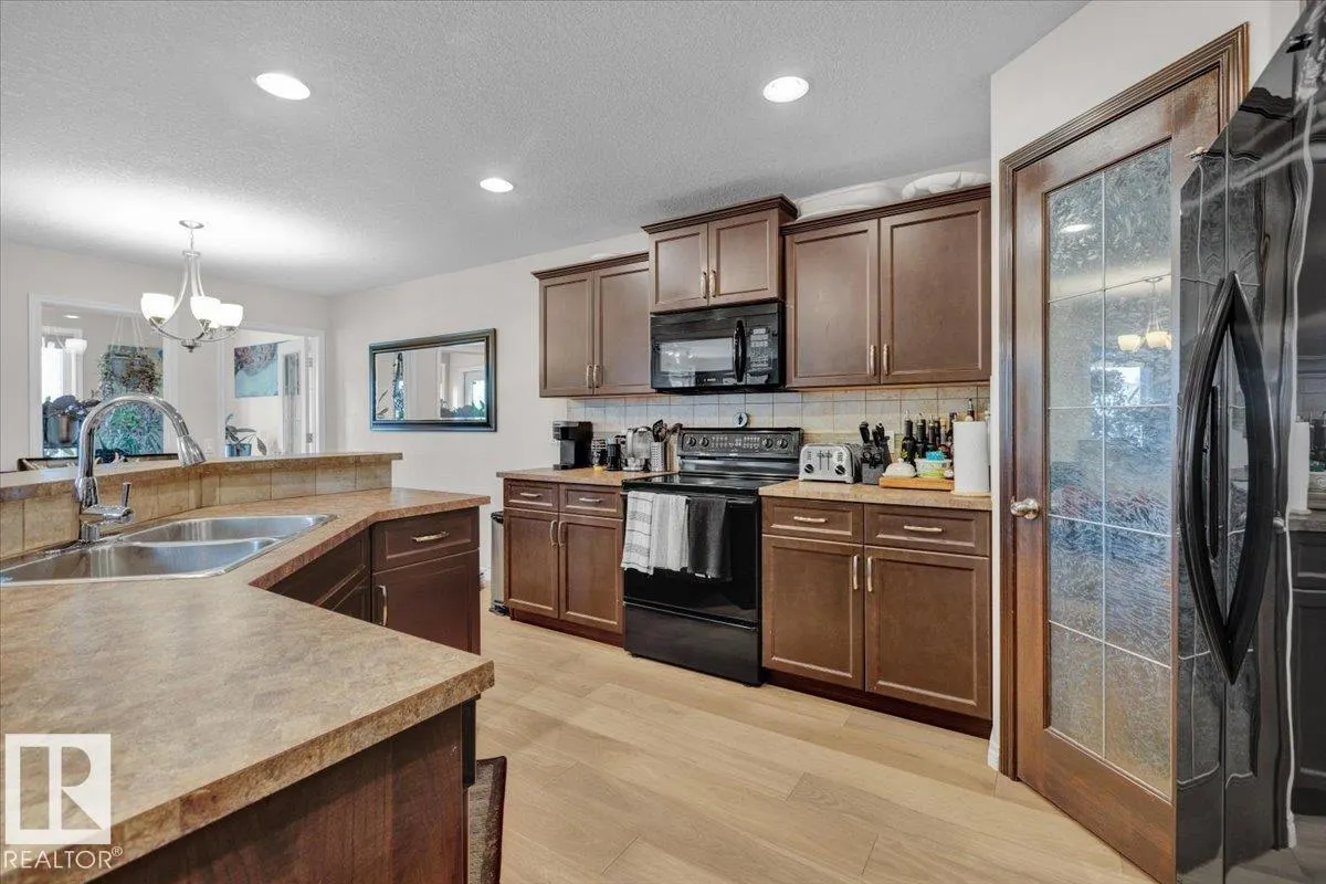 815 FOXWOOD Bay