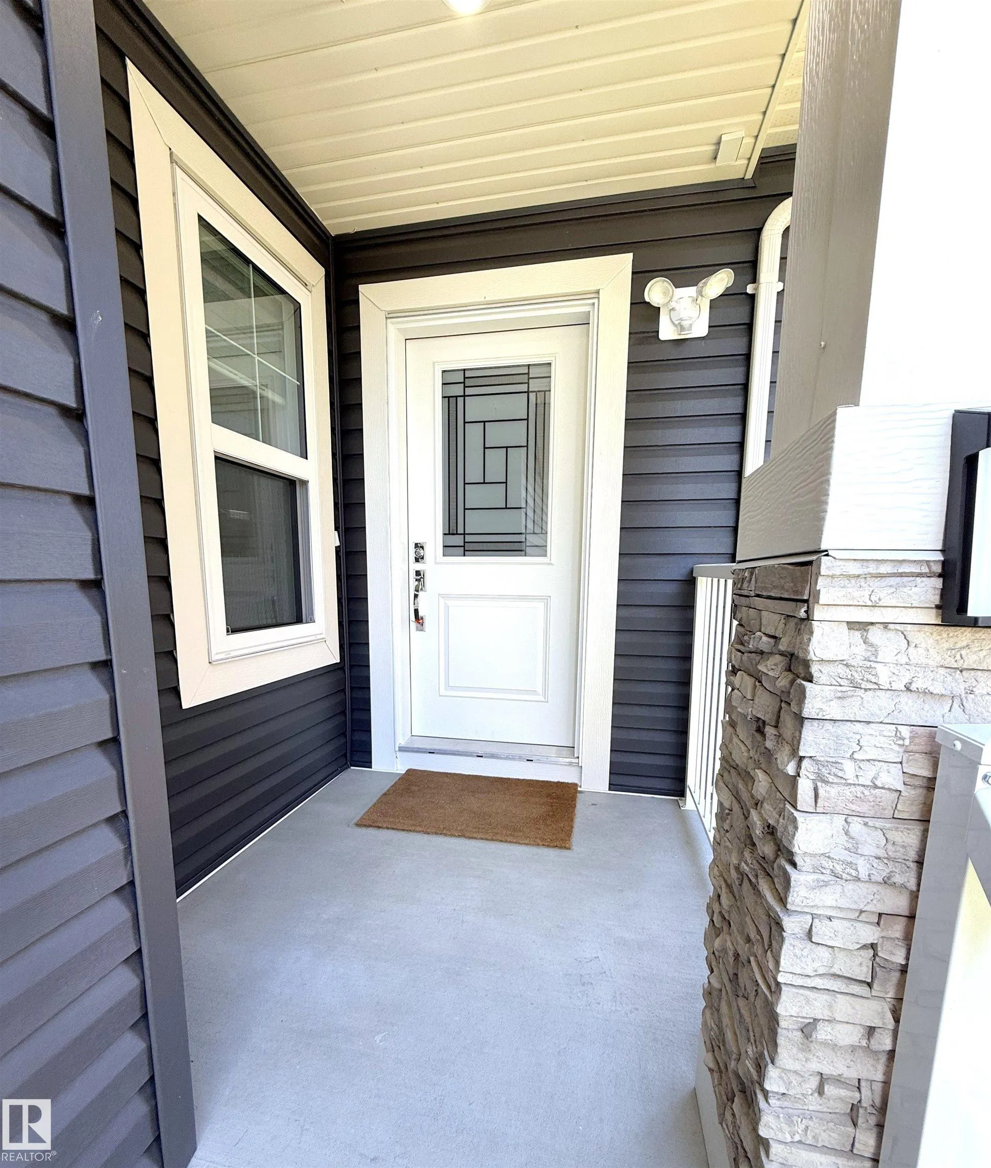 82 MEADOWLAND Way