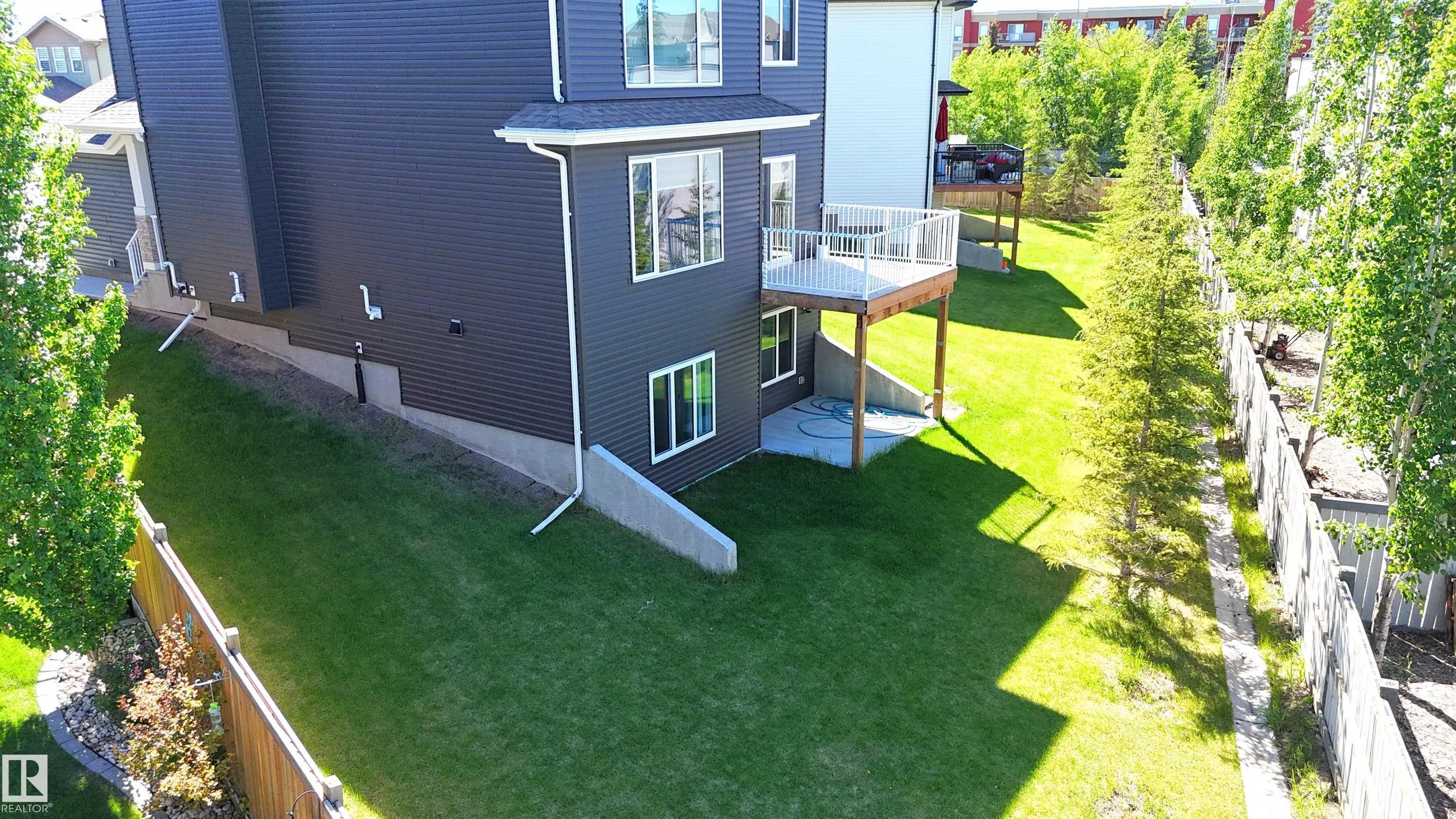 82 MEADOWLAND Way