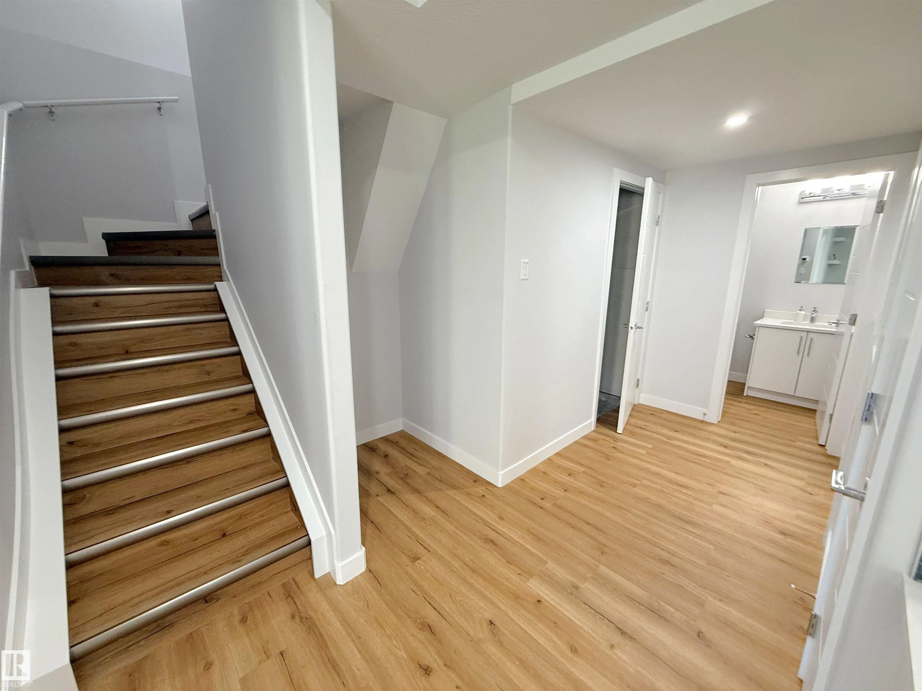 82 MEADOWLAND Way