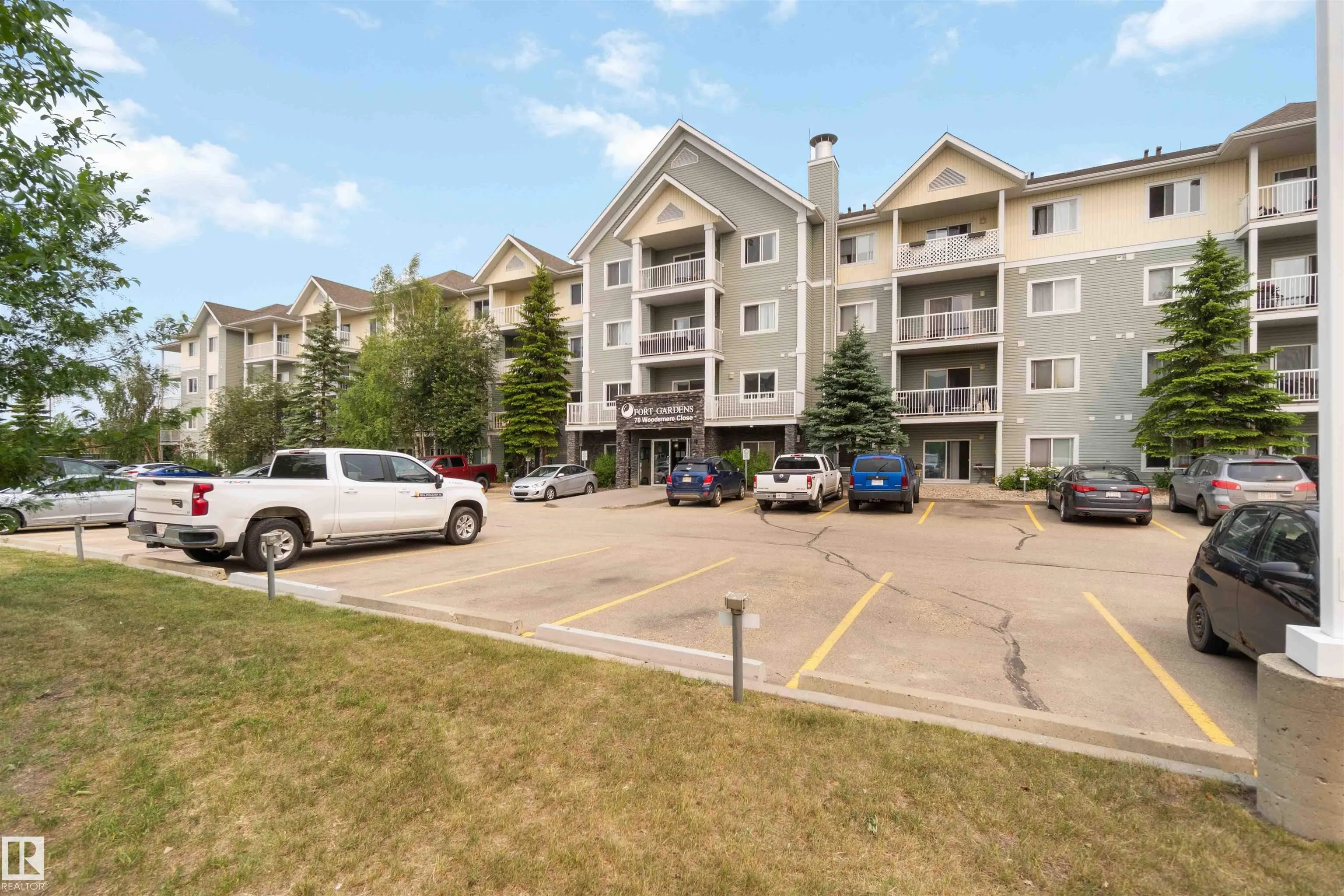 70 WOODSMERE Close