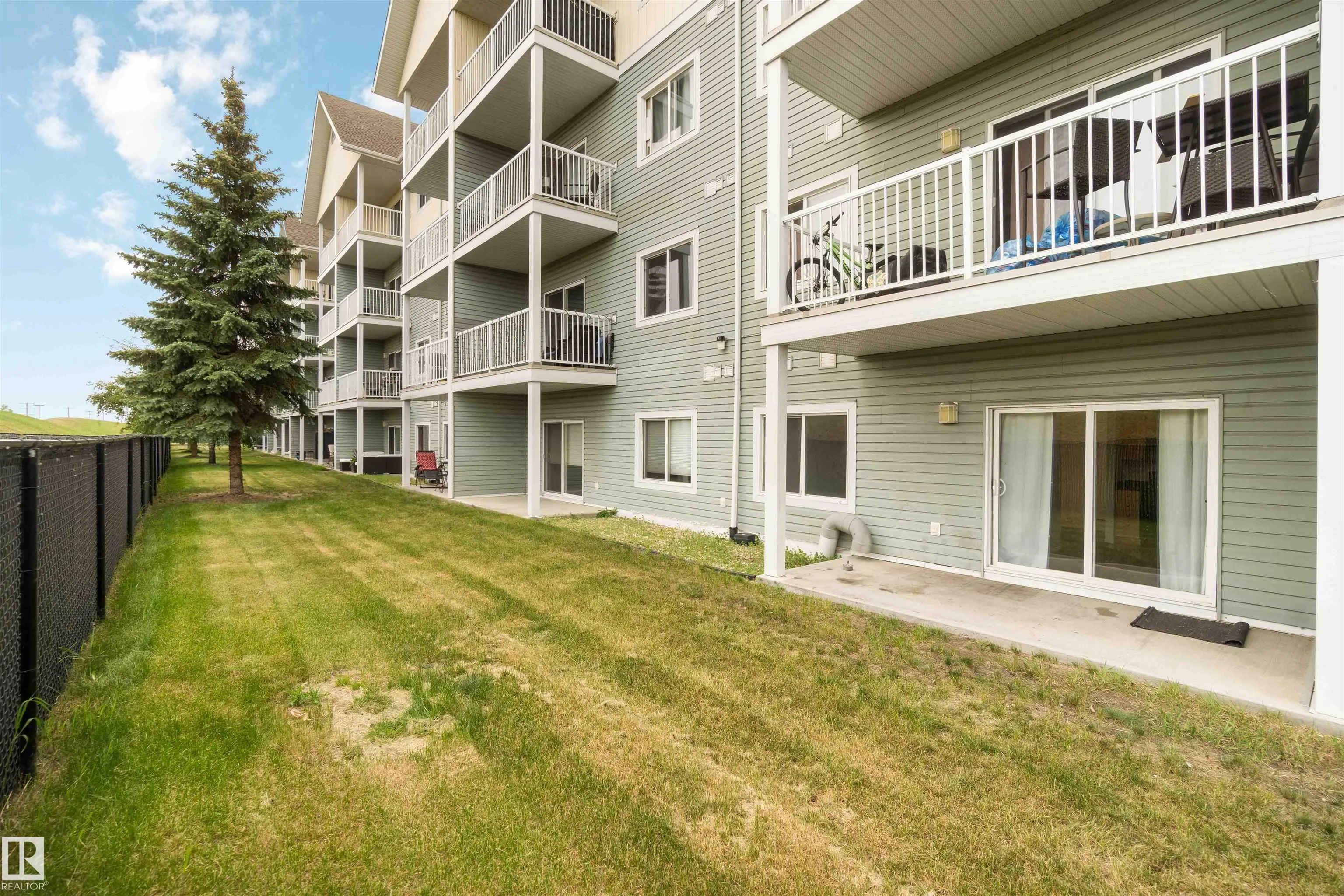 70 WOODSMERE Close