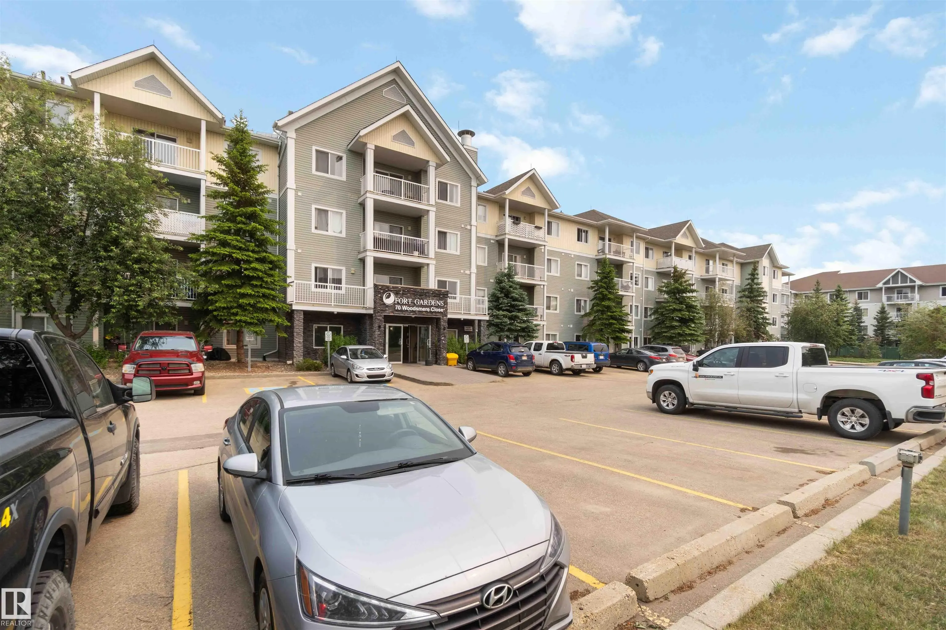 70 WOODSMERE Close