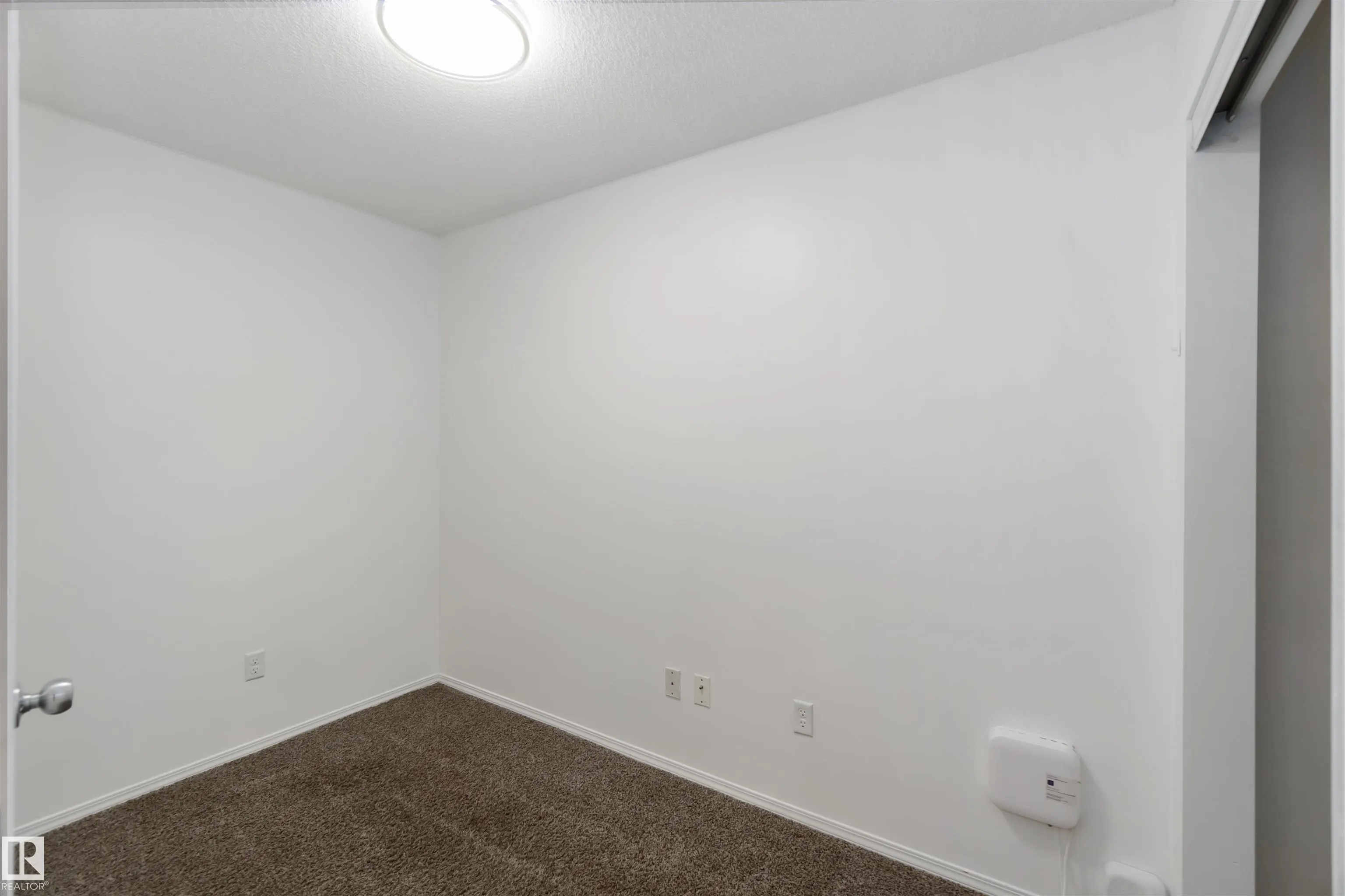 70 WOODSMERE Close