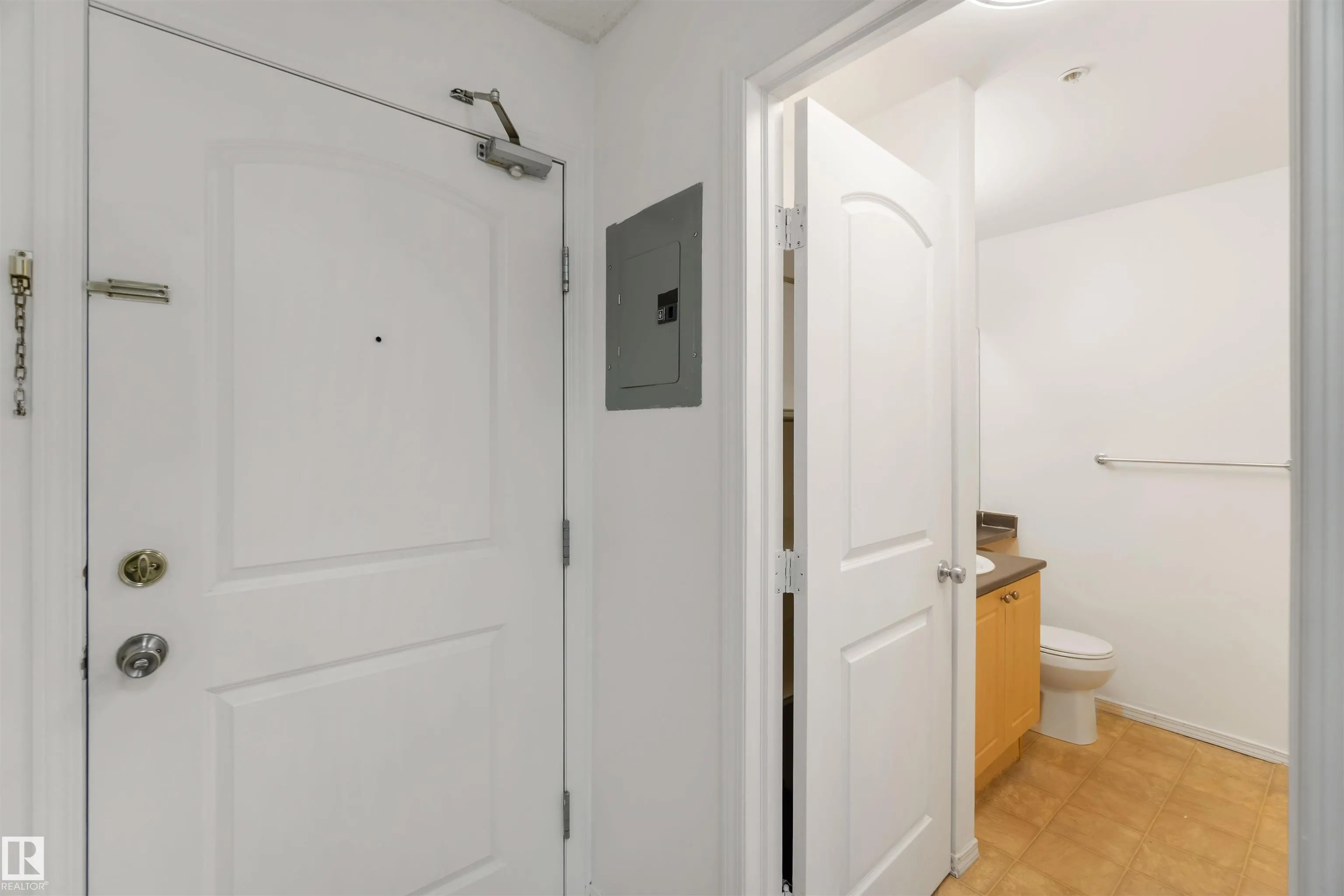 70 WOODSMERE Close