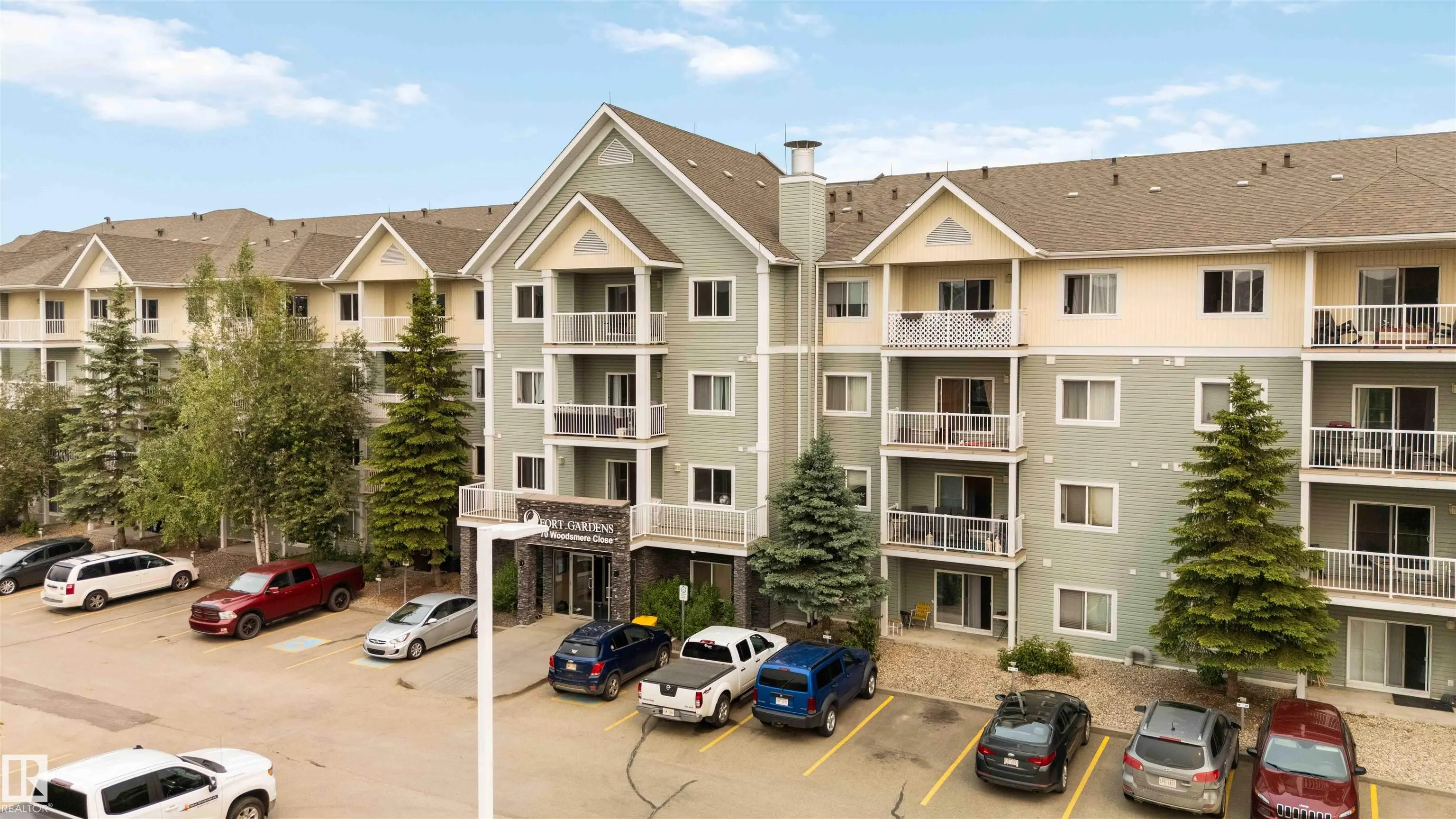 70 WOODSMERE Close
