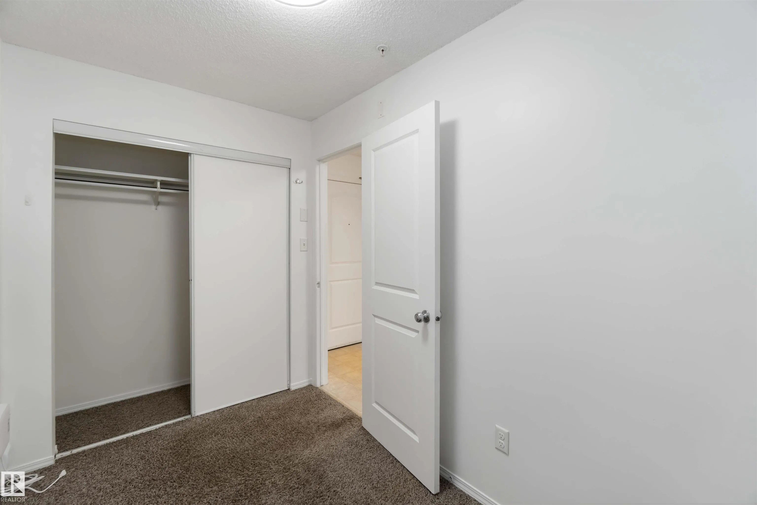 70 WOODSMERE Close