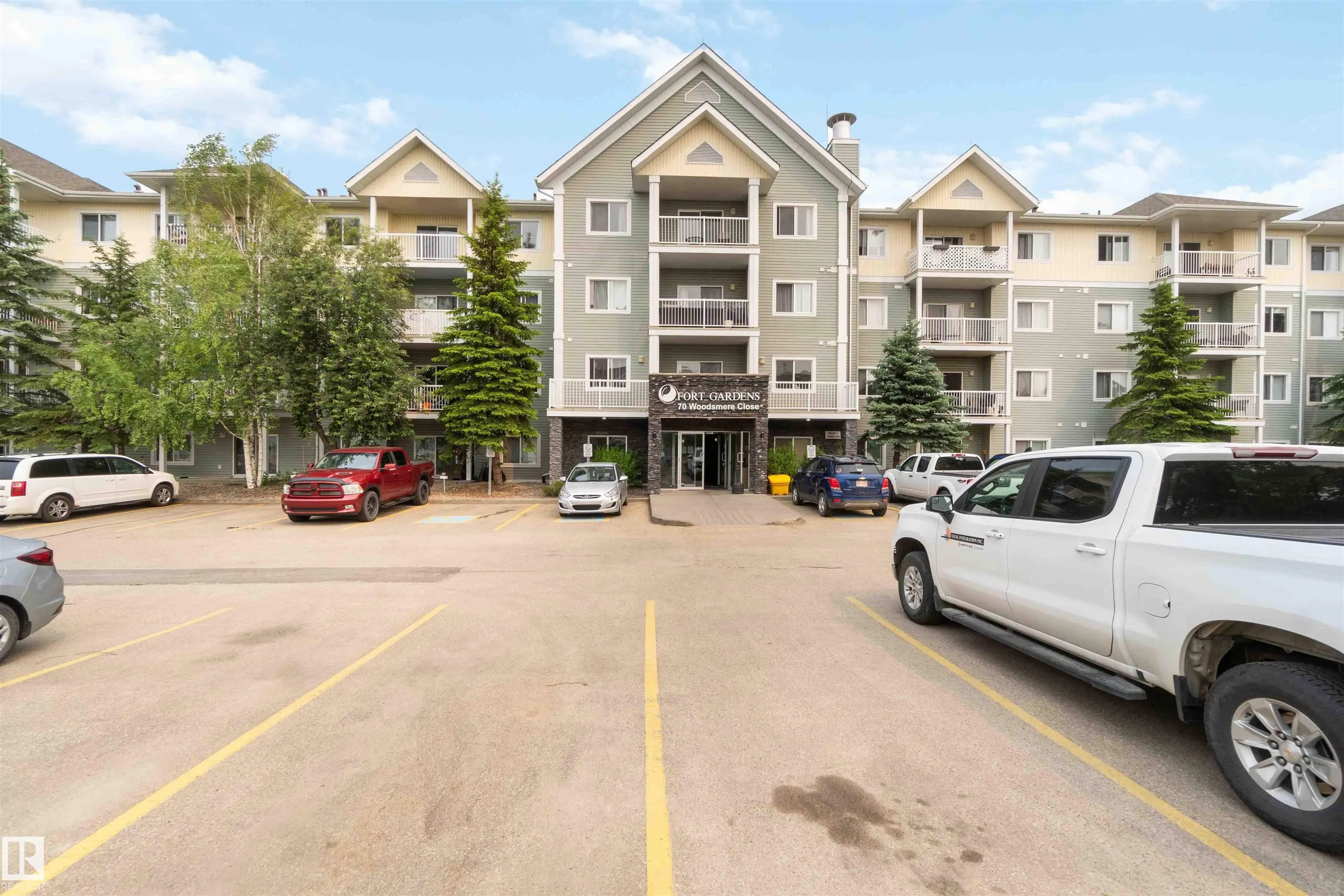 70 WOODSMERE Close