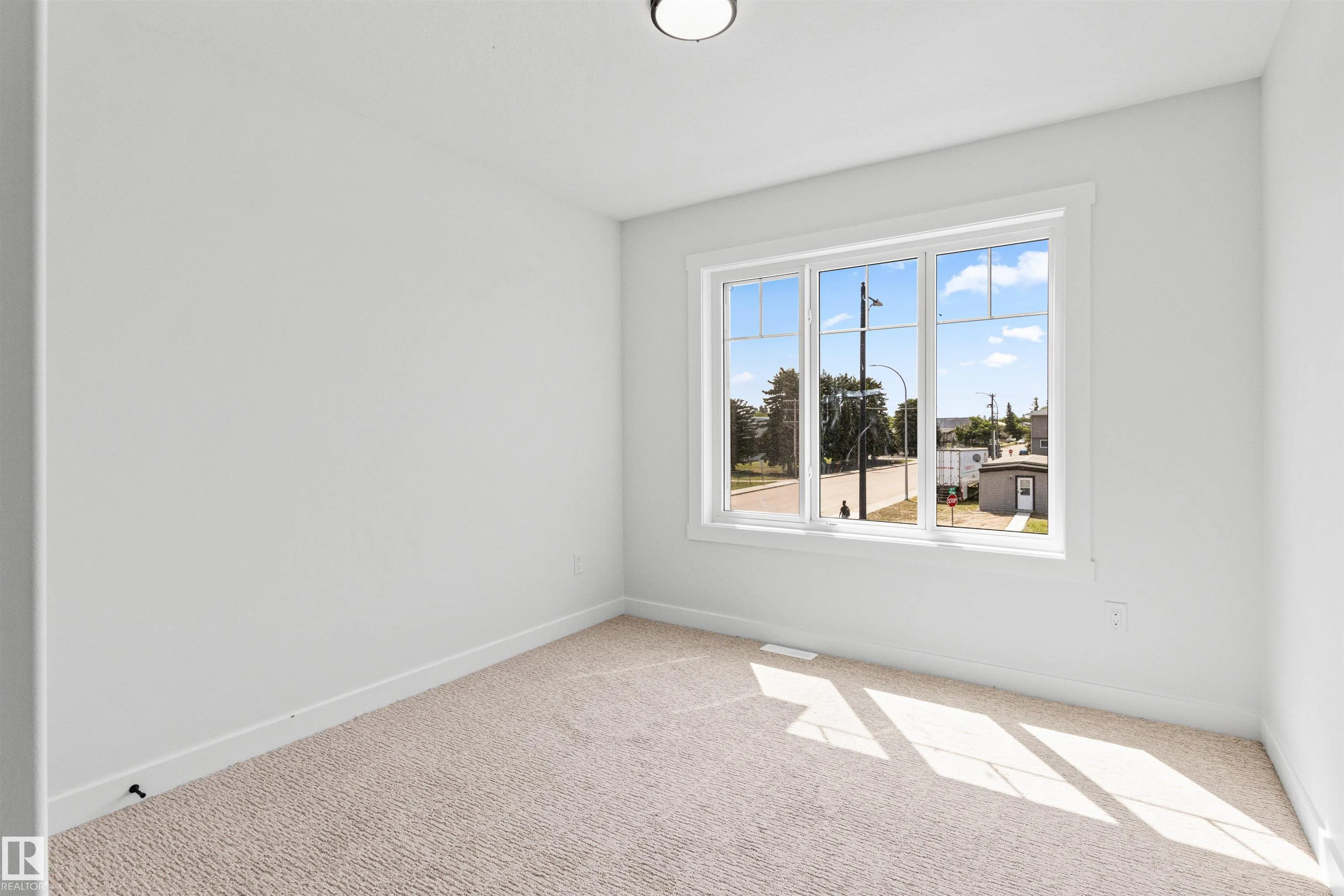 5002 53 ave