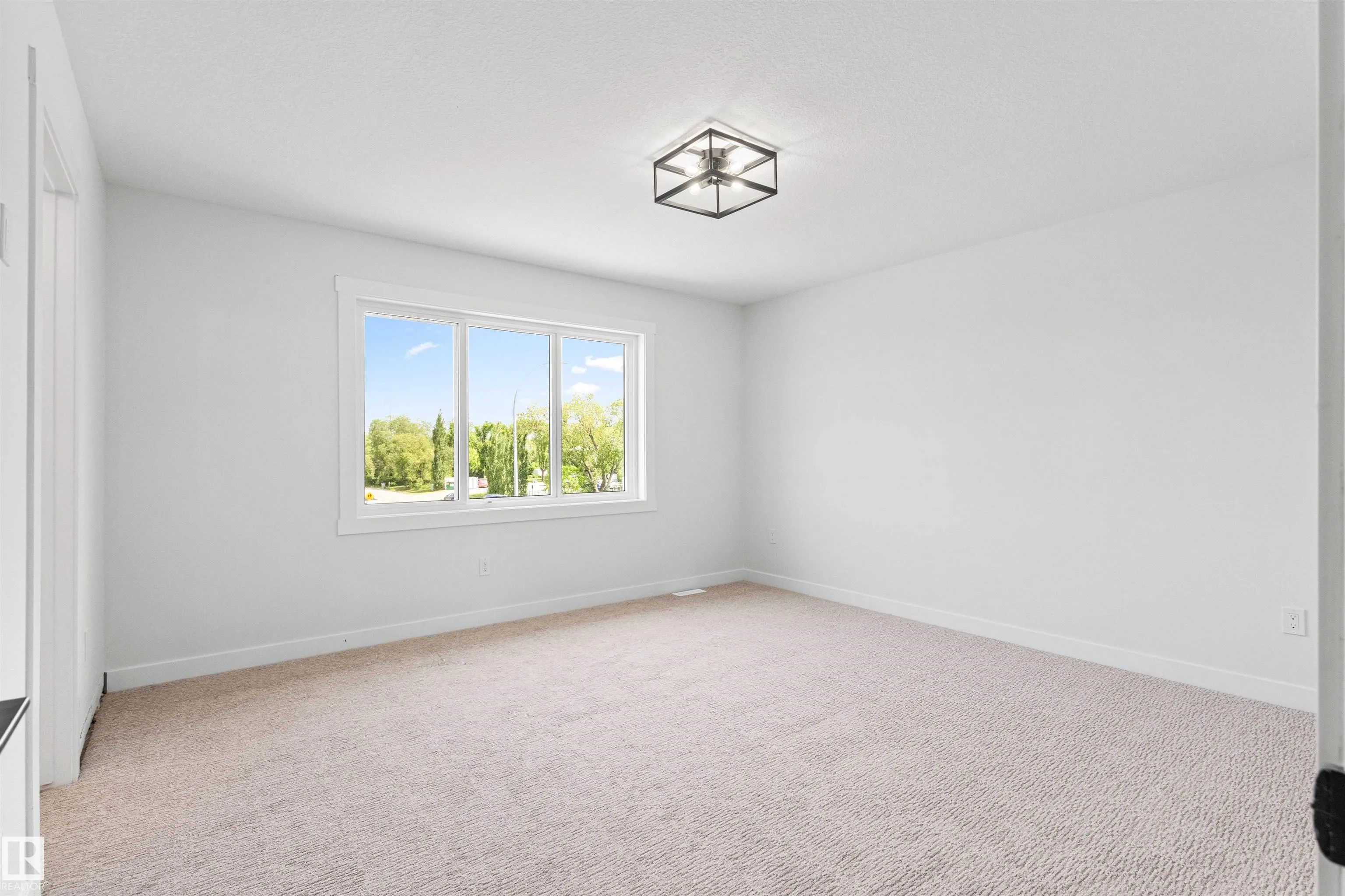 5002 53 ave