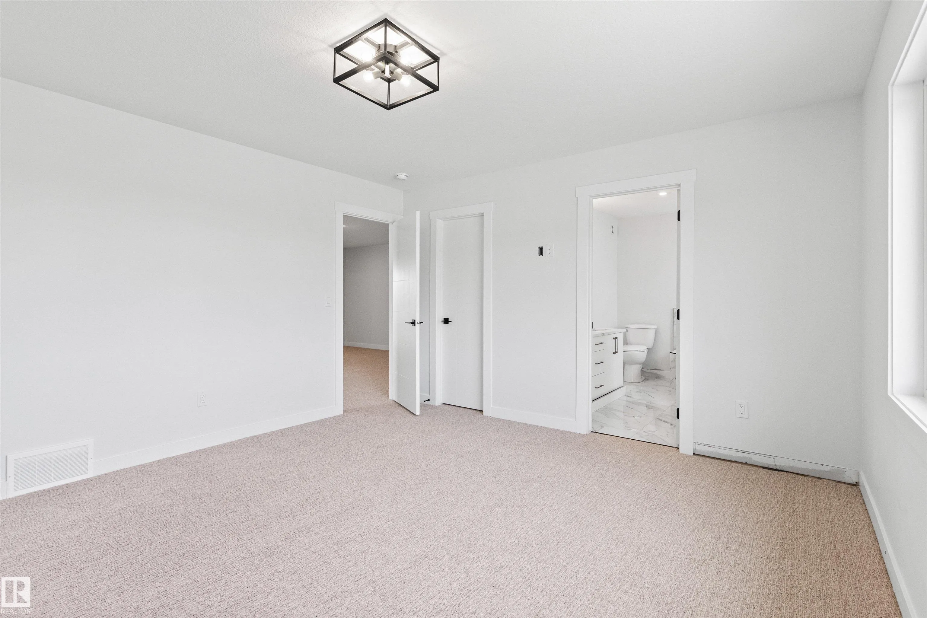 5002 53 ave
