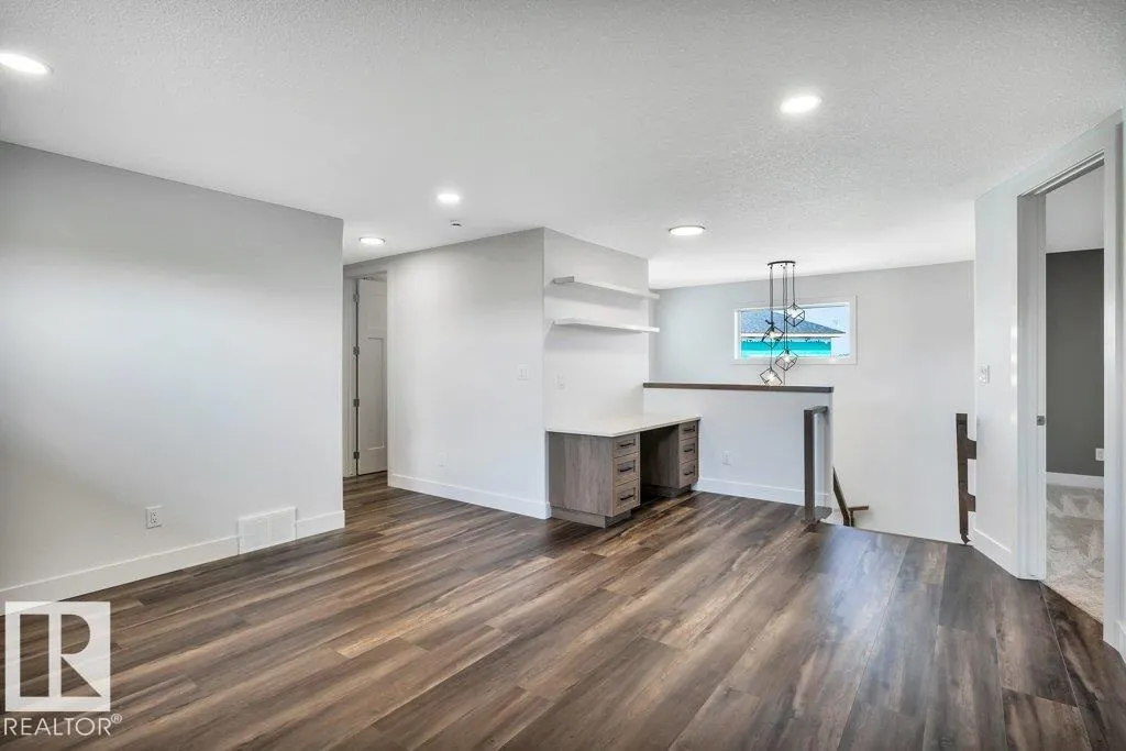 13 HILLWOOD Terrace