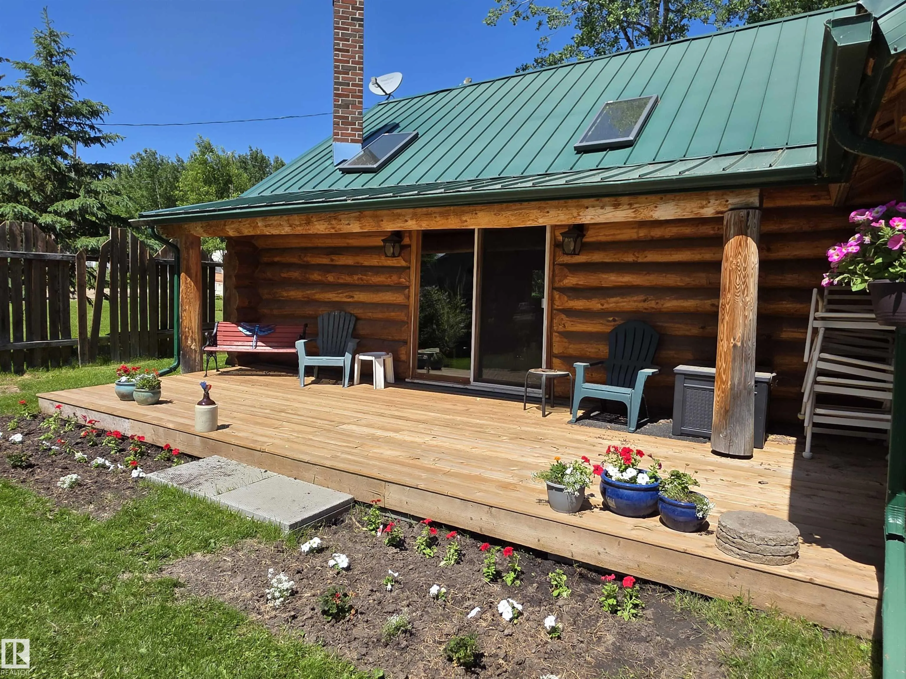 312 Lakeshore DR