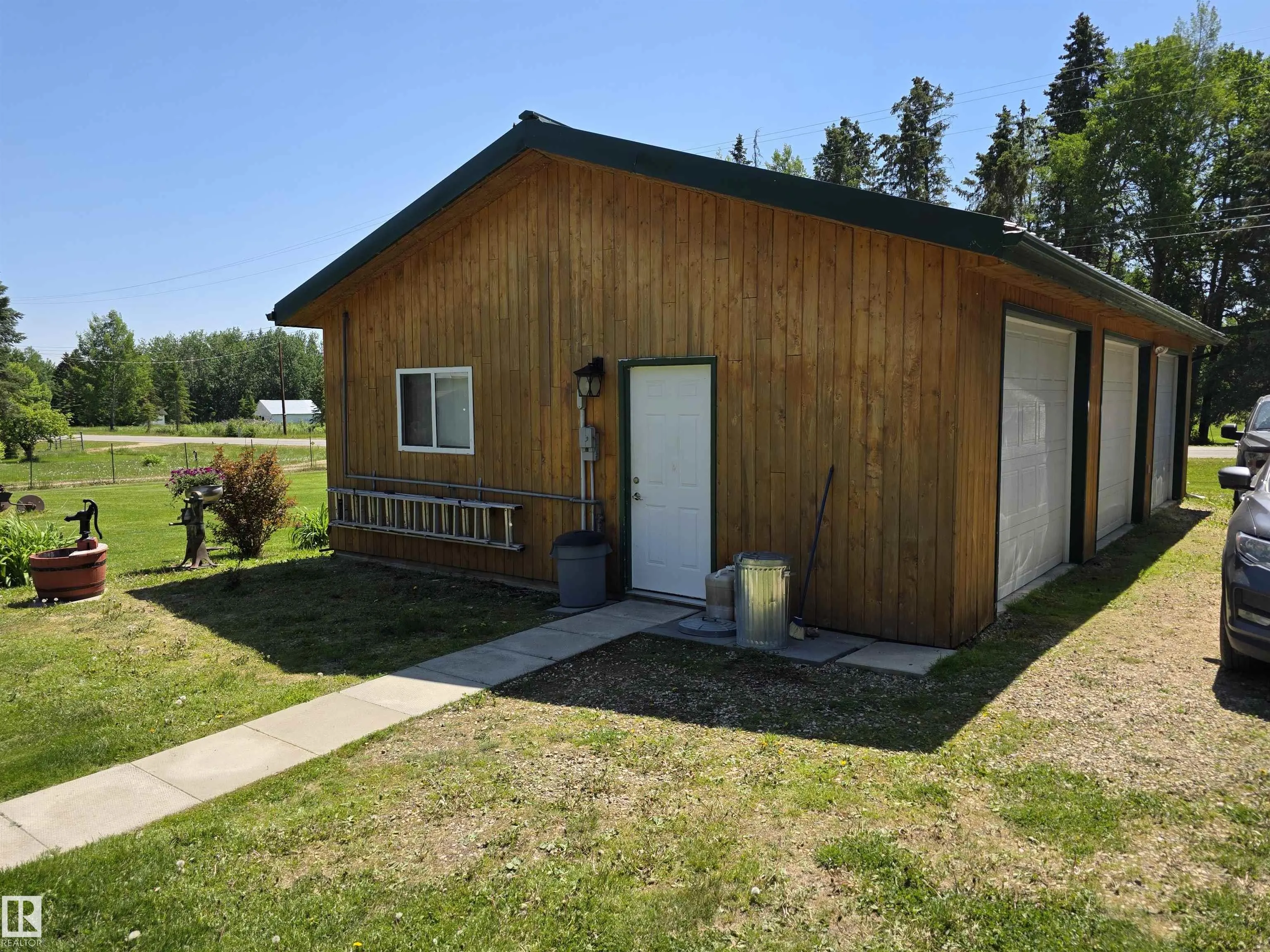 312 Lakeshore DR