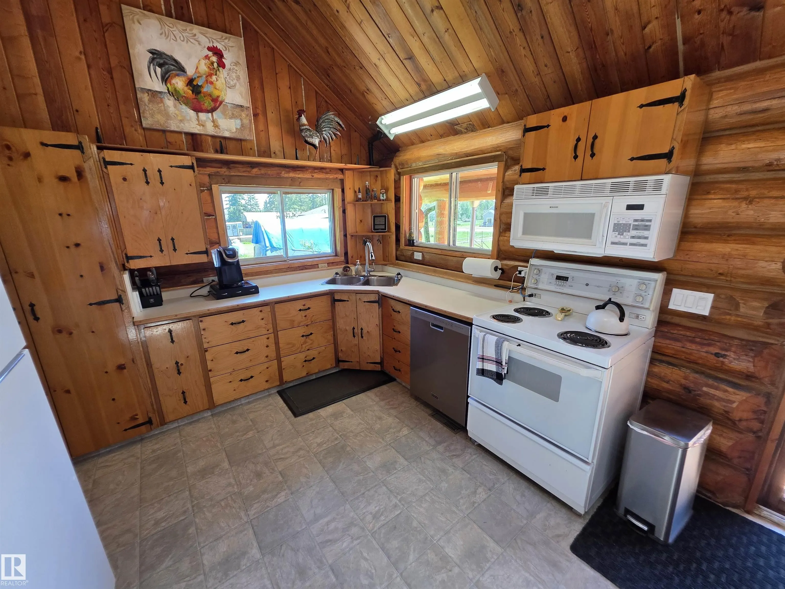 312 Lakeshore DR