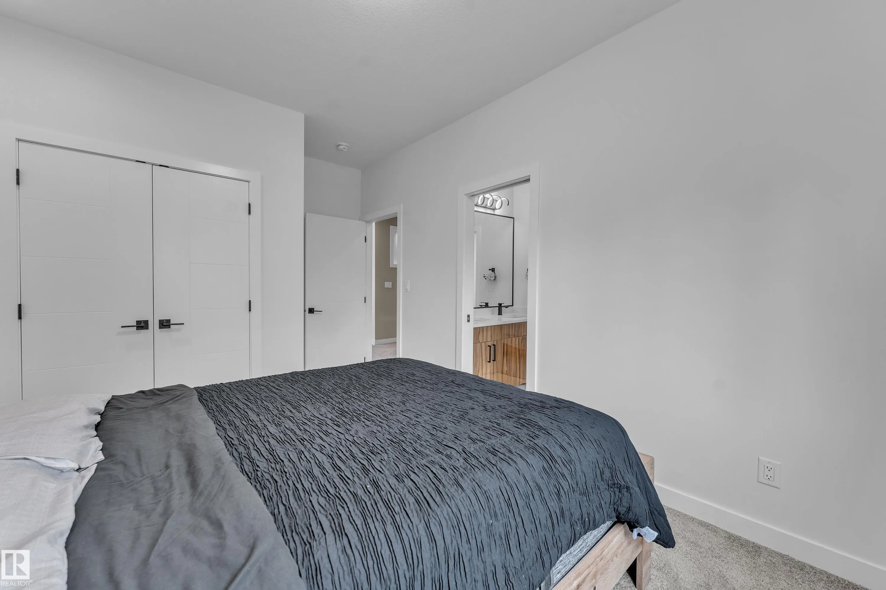 16115 34 Avenue