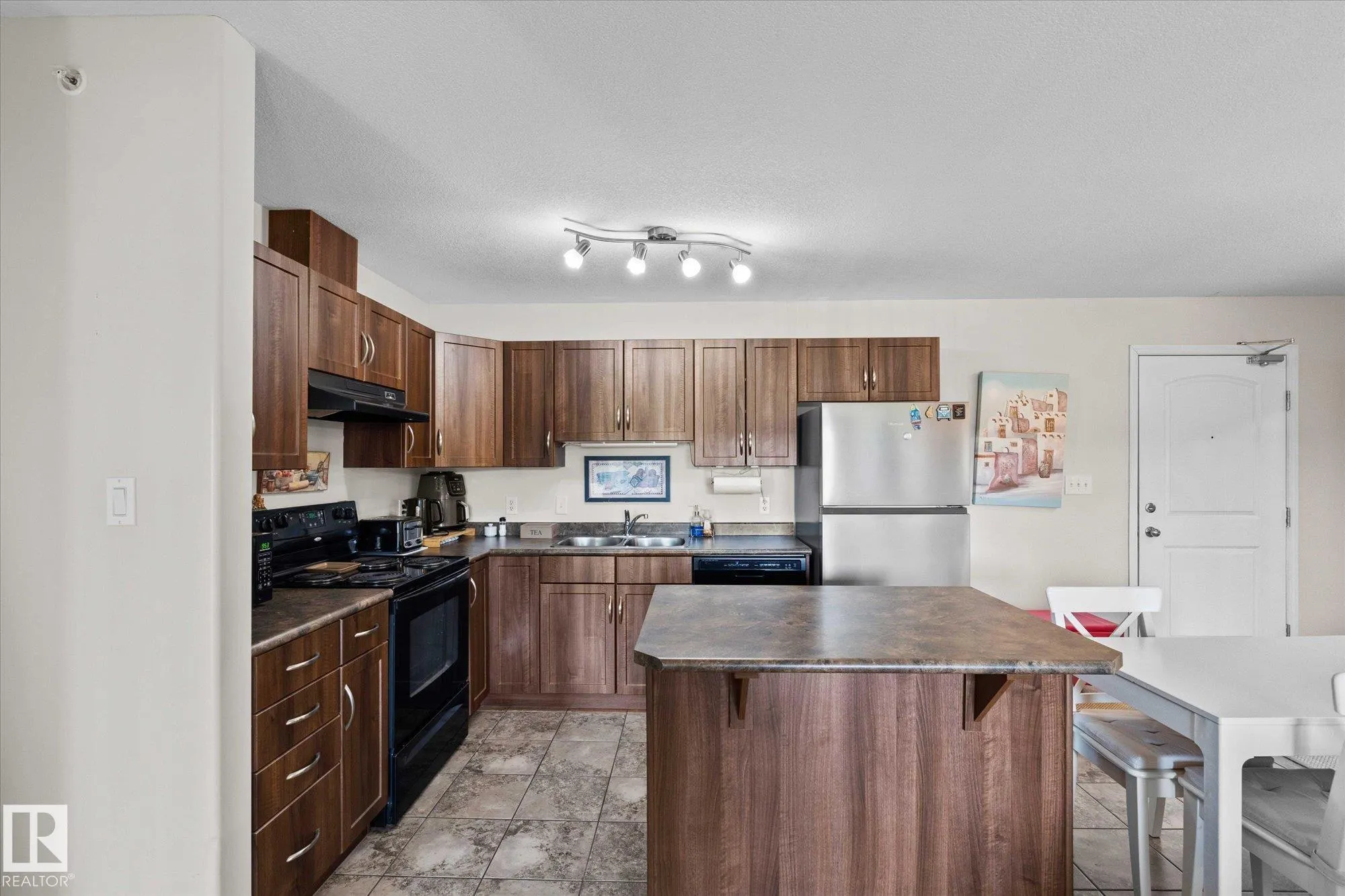 50 WOODSMERE