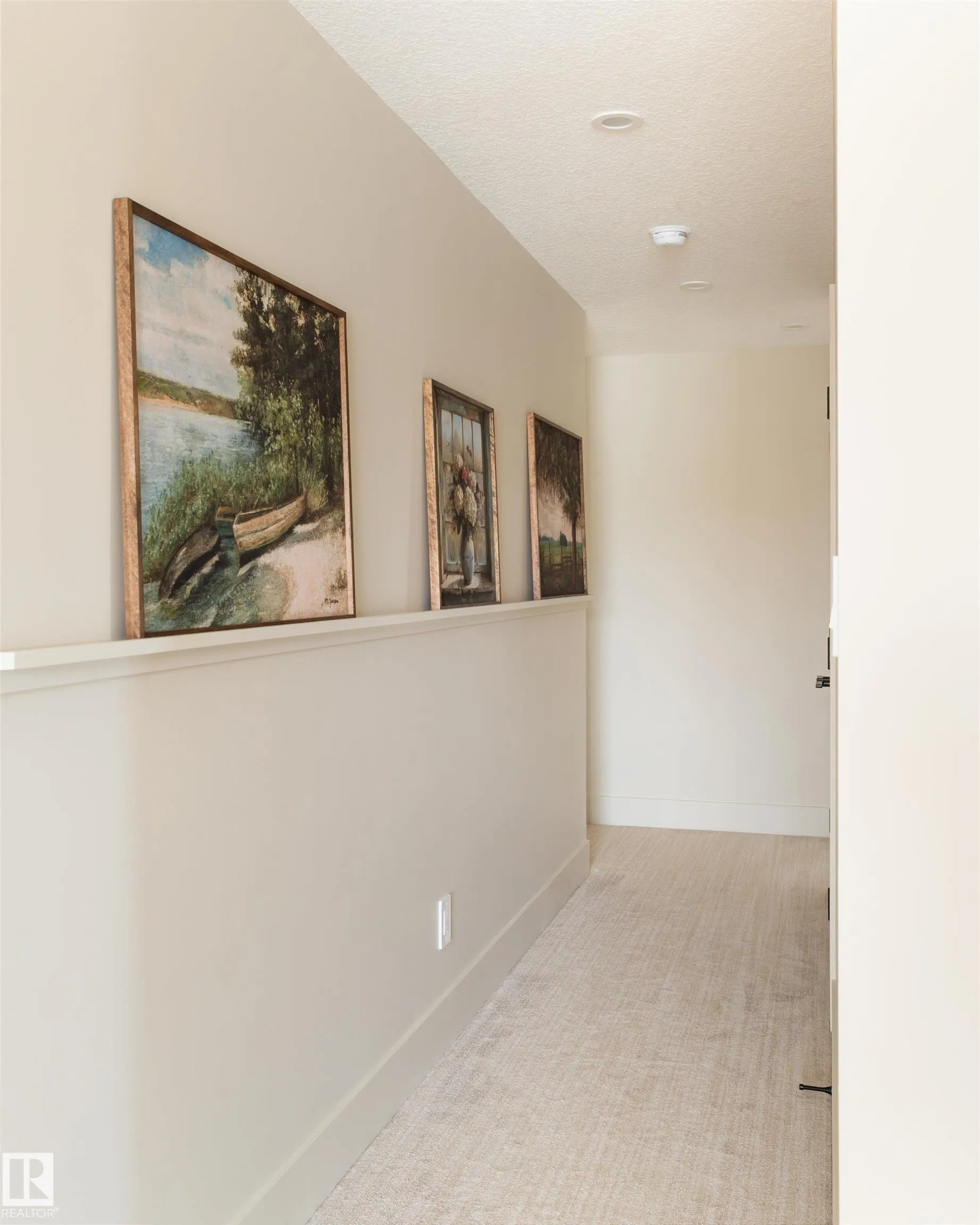 8 JARDIN Place