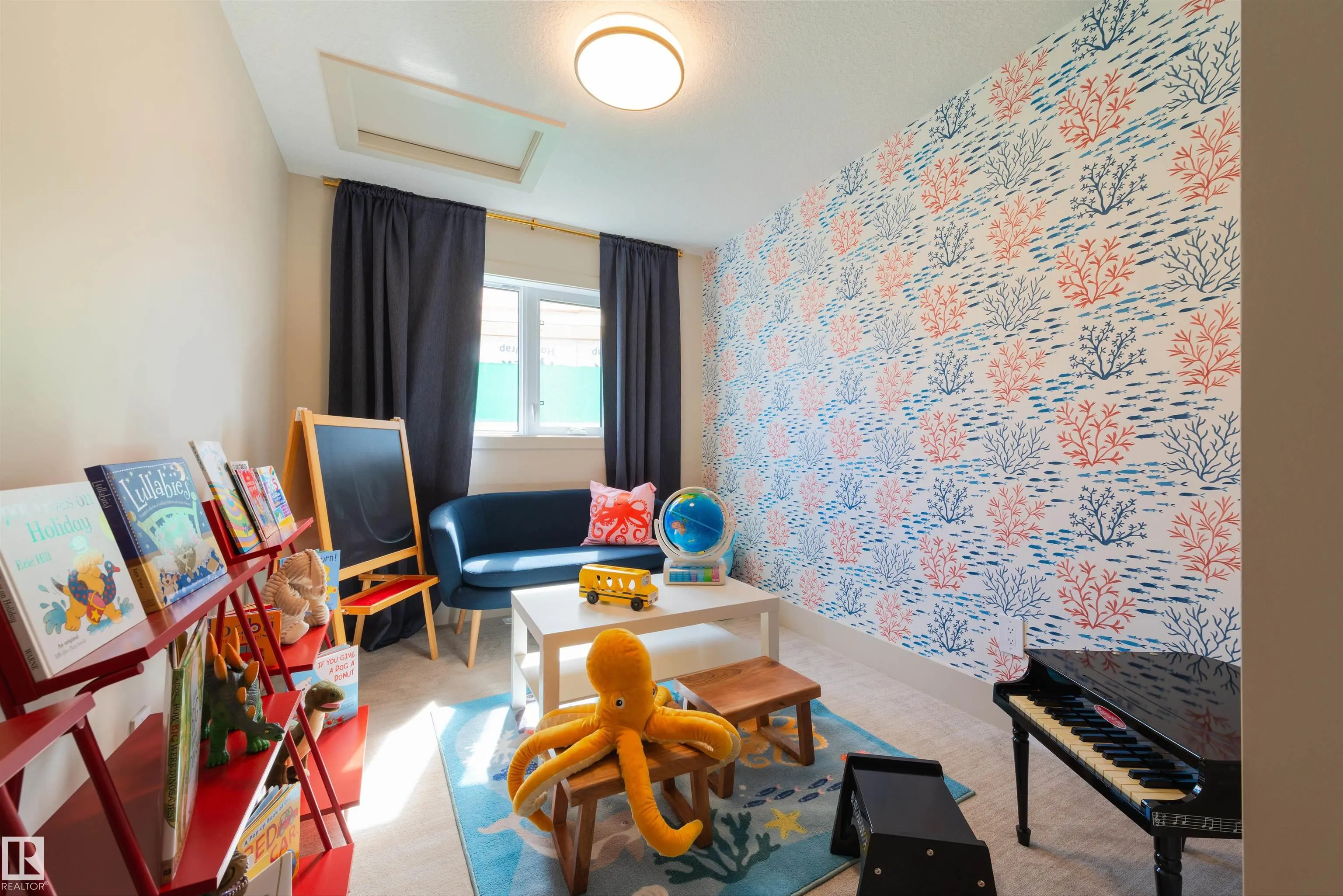 8 JARDIN Place