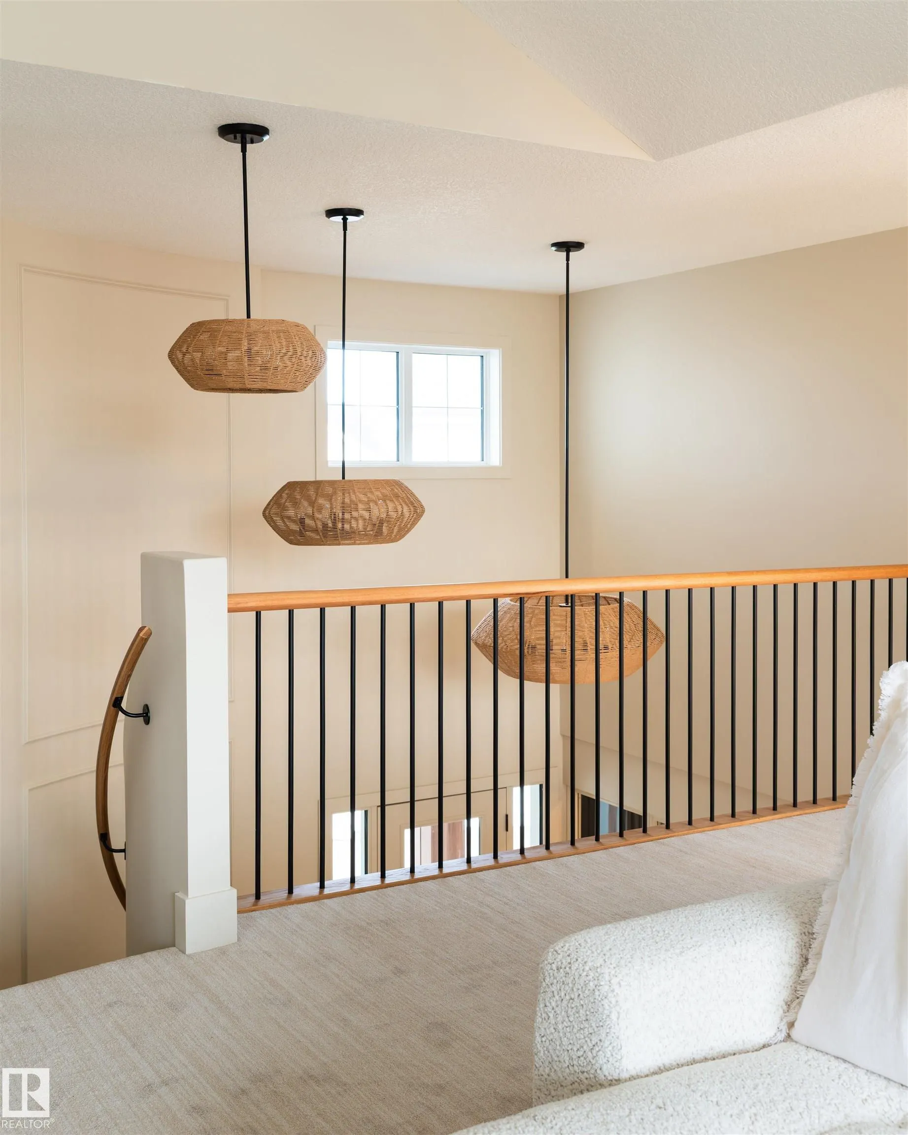 8 JARDIN Place