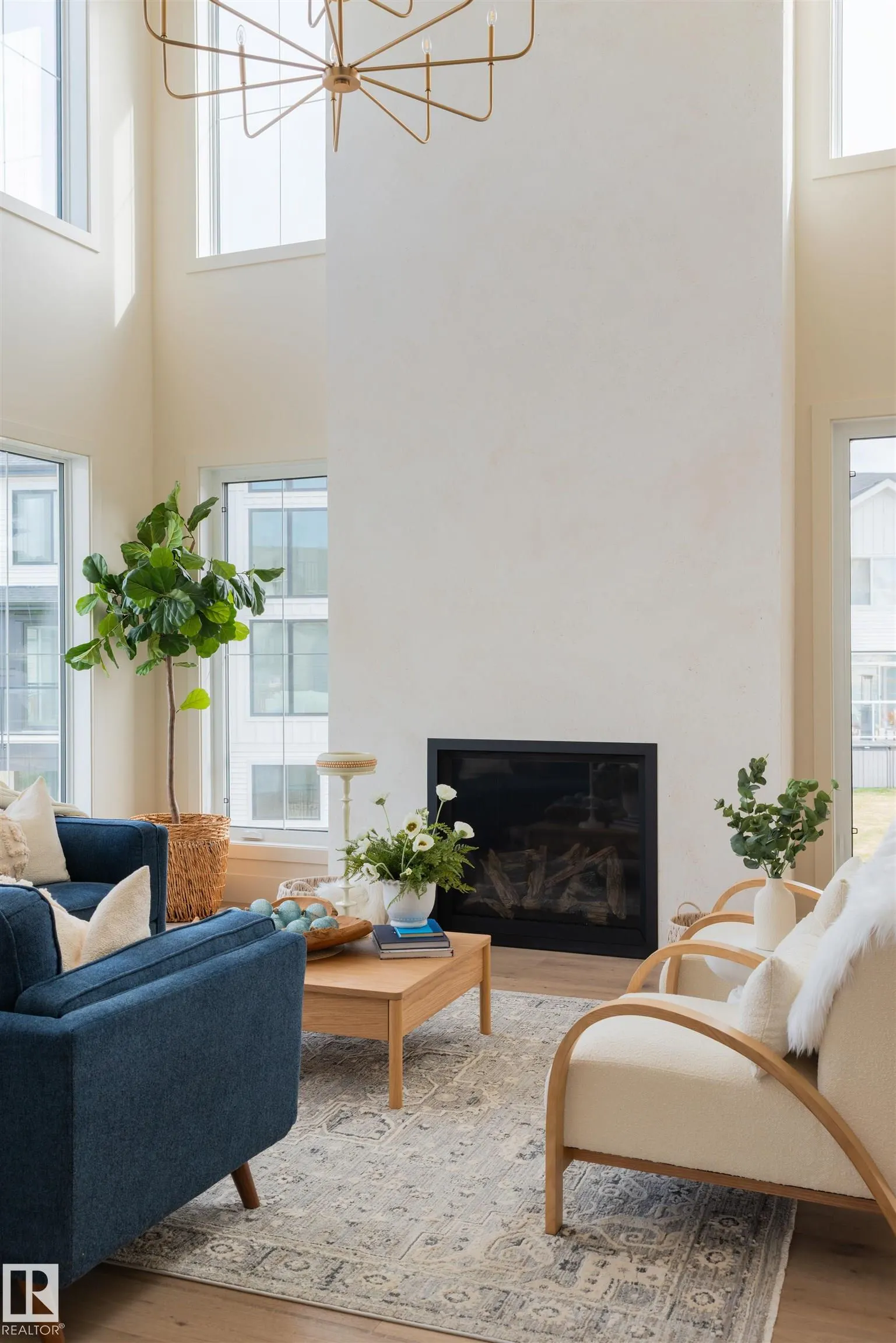 8 JARDIN Place