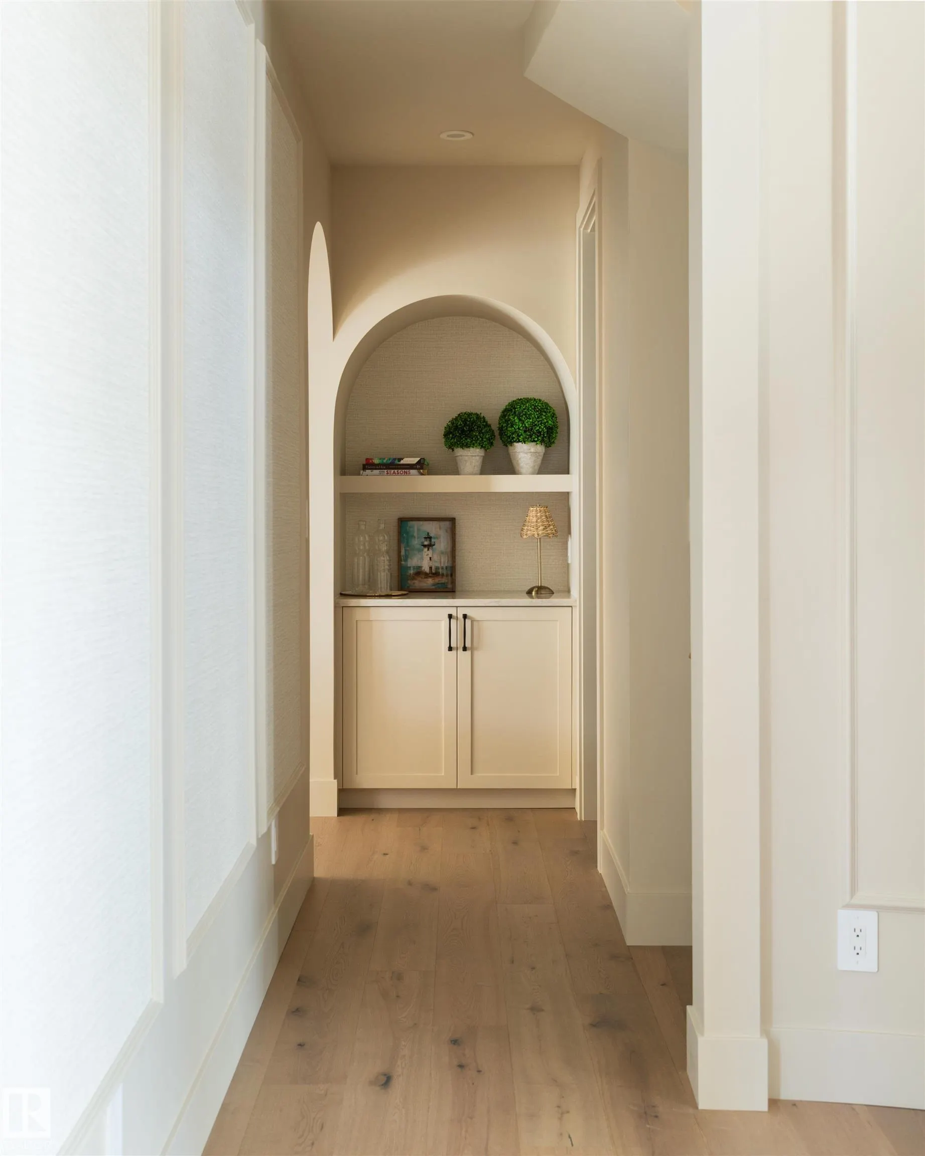 8 JARDIN Place
