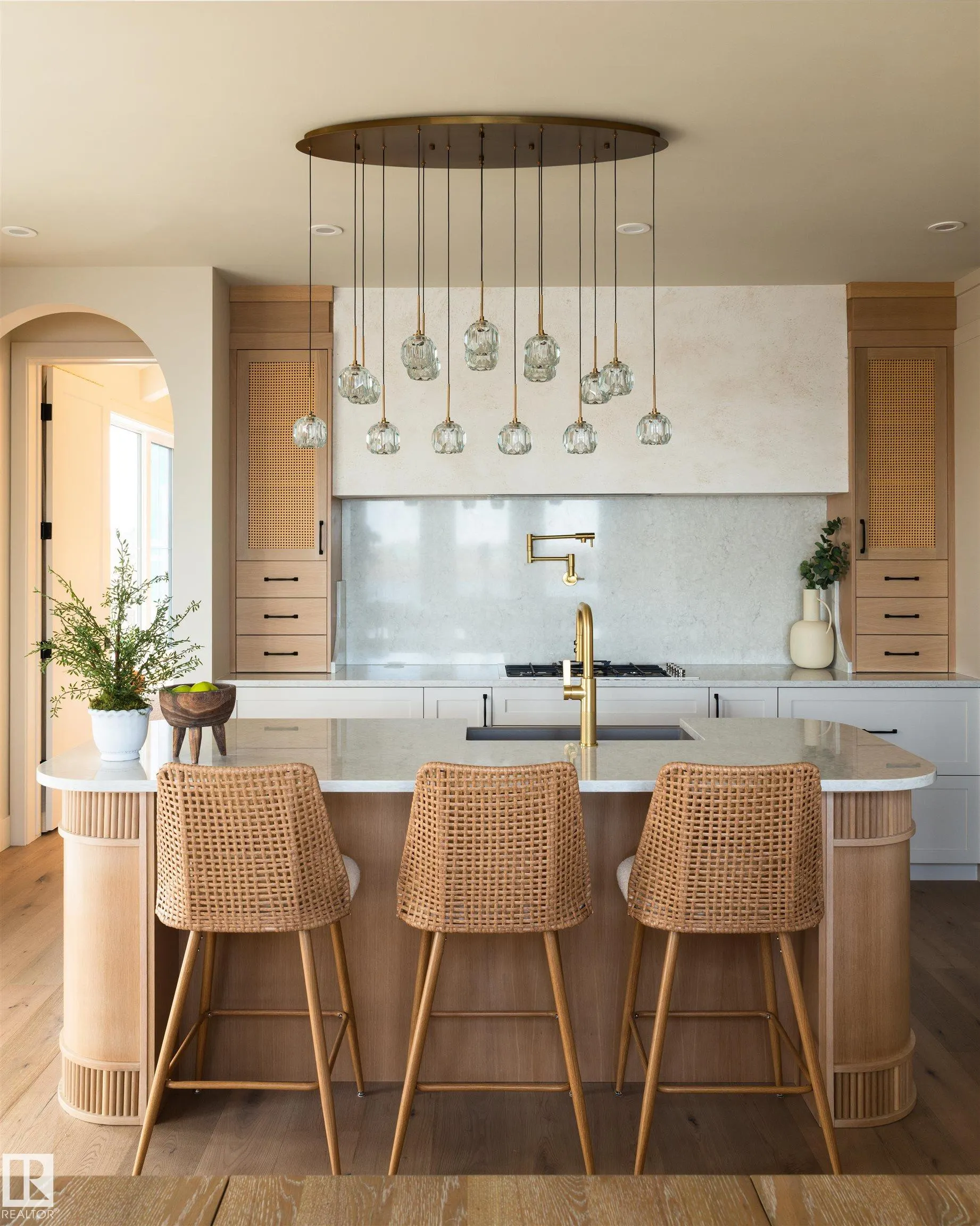 8 JARDIN Place