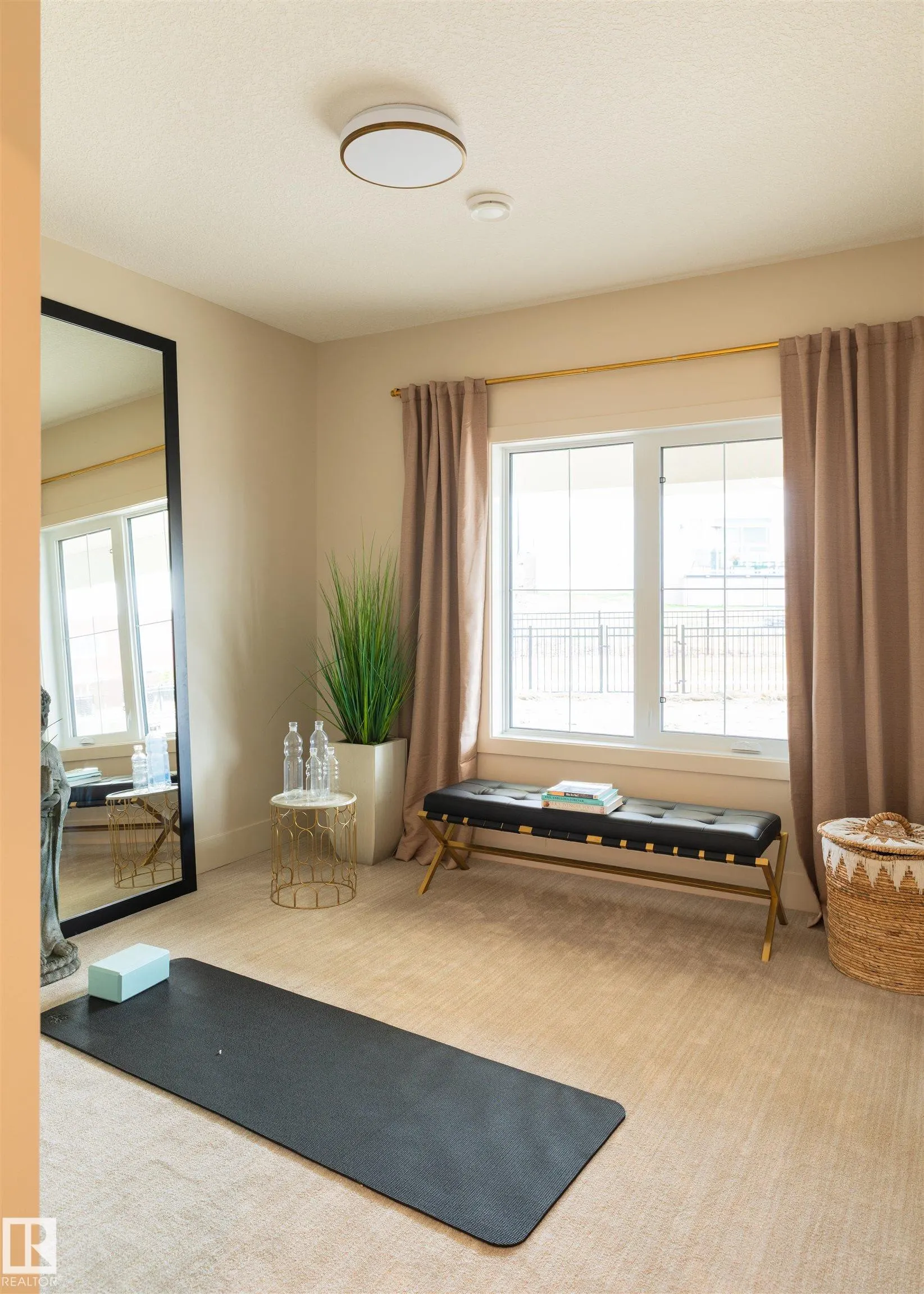 8 JARDIN Place