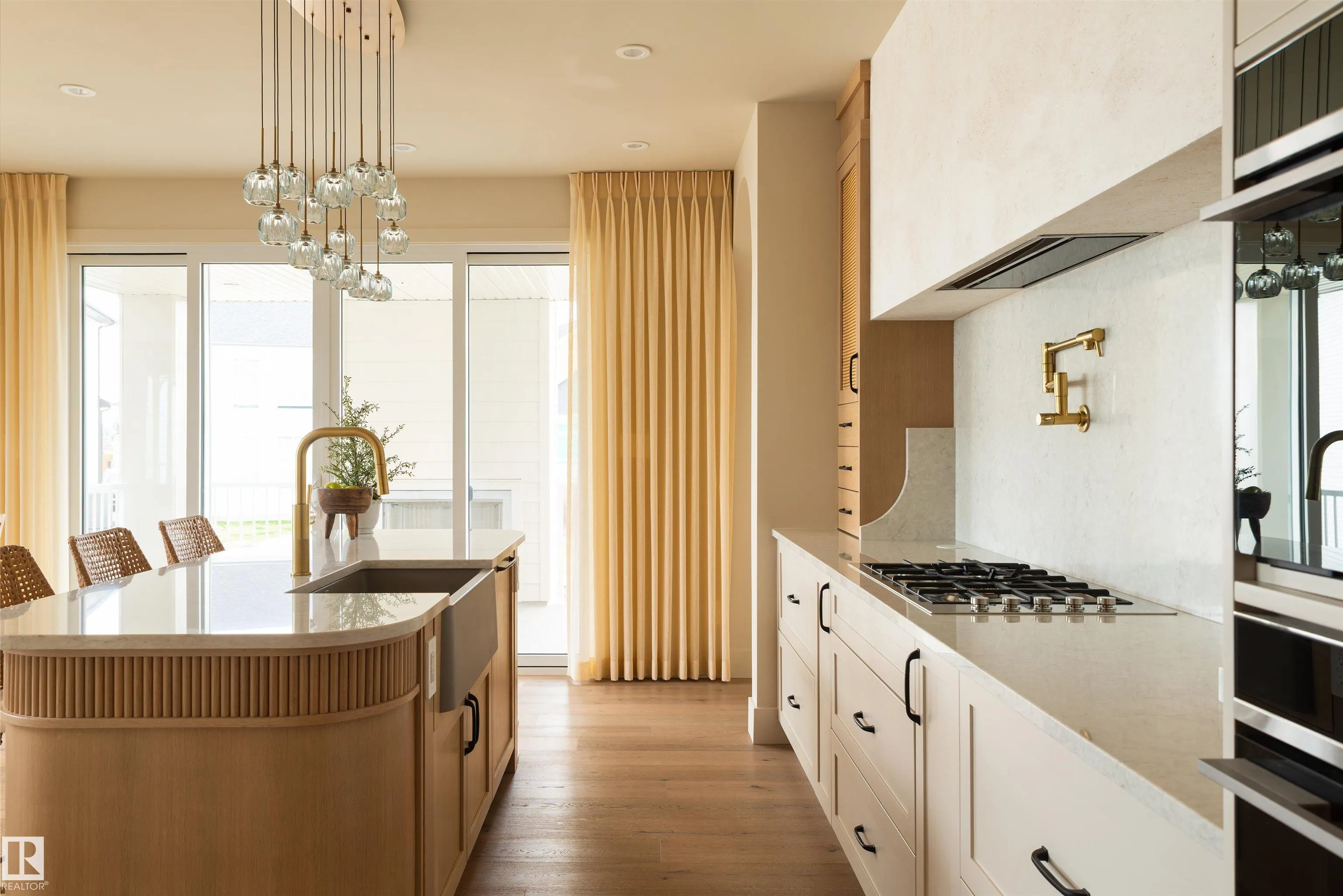 8 JARDIN Place